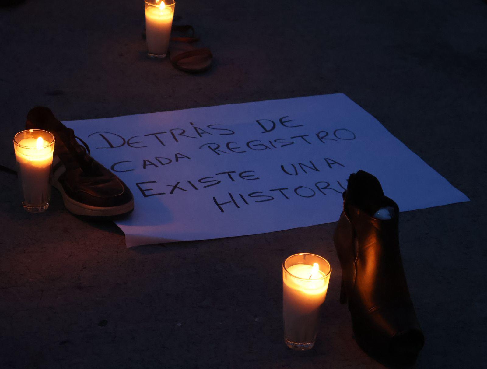 $!Iluminan la espera por los desaparecidos en Sinaloa en Palacio de Gobierno