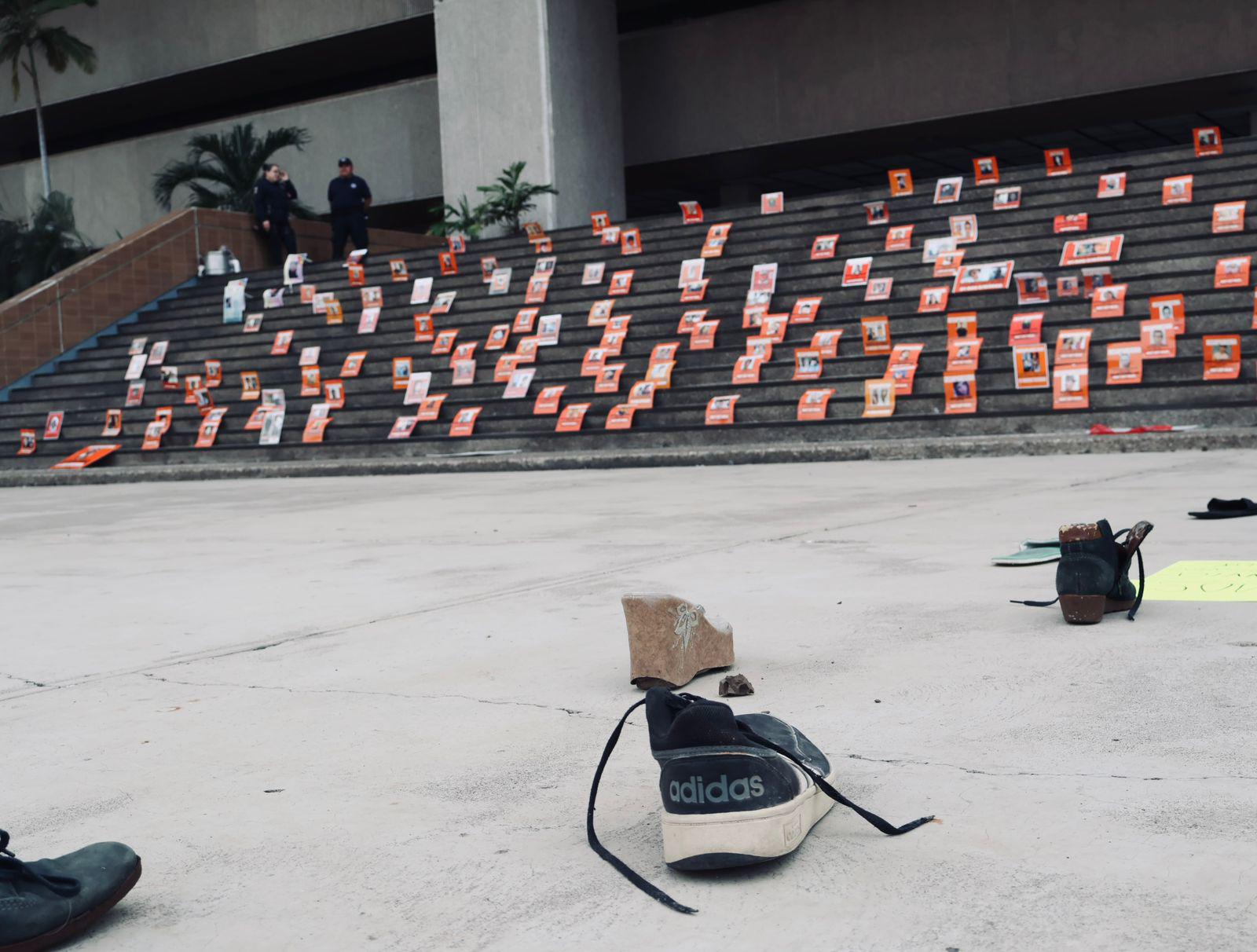 $!Iluminan la espera por los desaparecidos en Sinaloa en Palacio de Gobierno