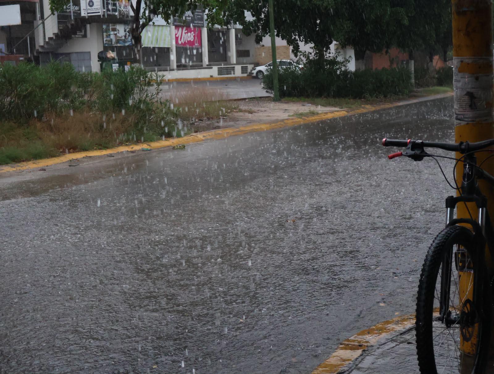 $!Llueve sobre Culiacán; Protección Civil mantiene vigilancia