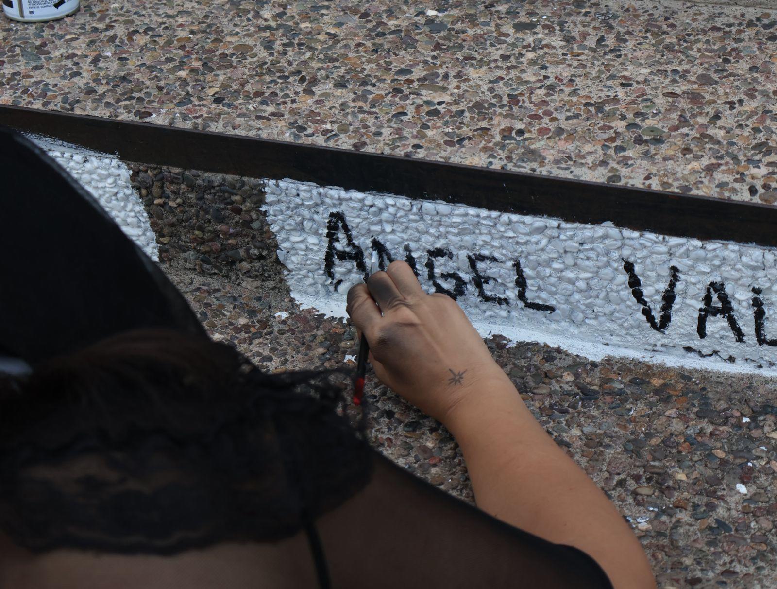 $!Iluminan la espera por los desaparecidos en Sinaloa en Palacio de Gobierno