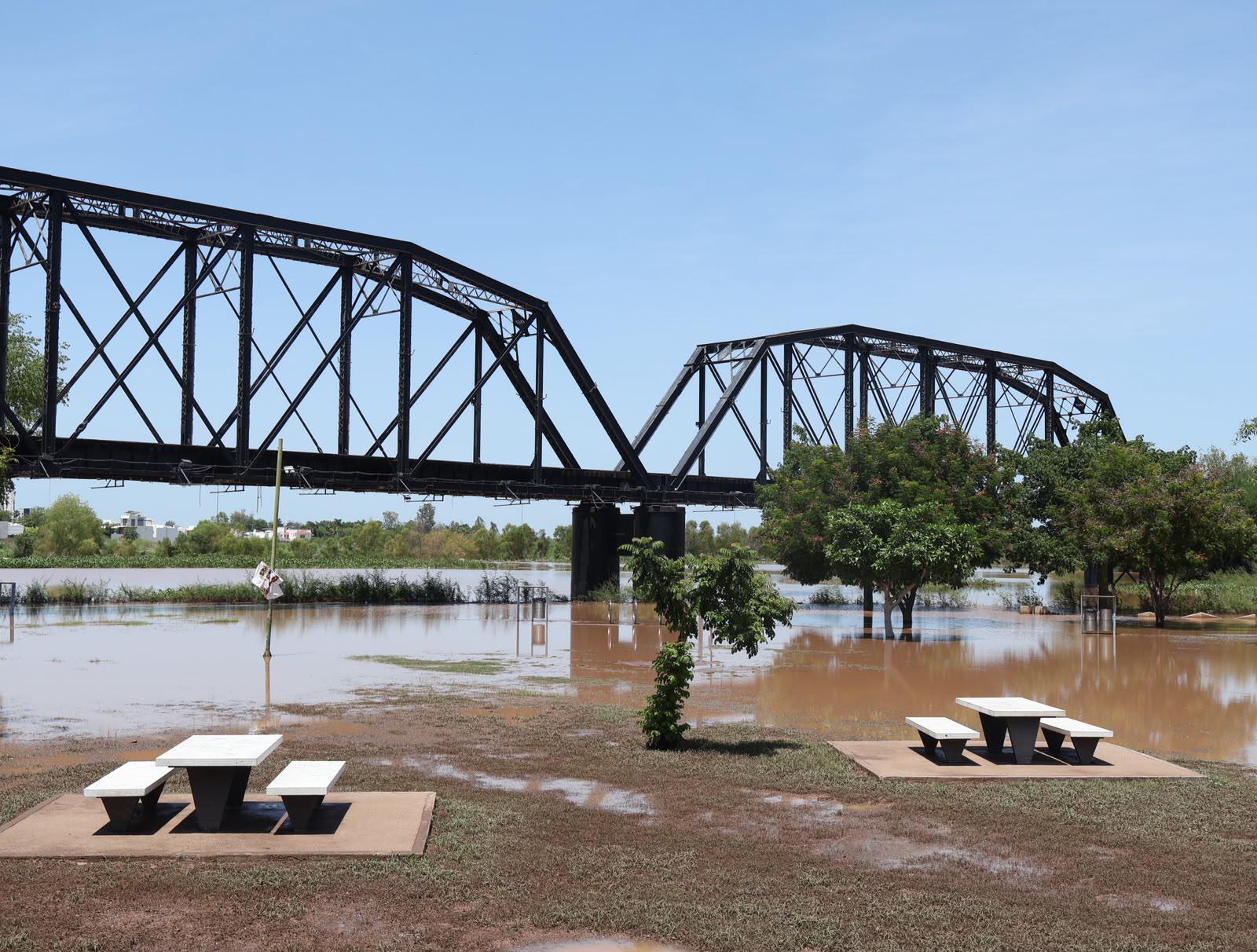 $!Cierran de forma preventiva Las Riberas y el Parque Acuático por aumento en el nivel del río