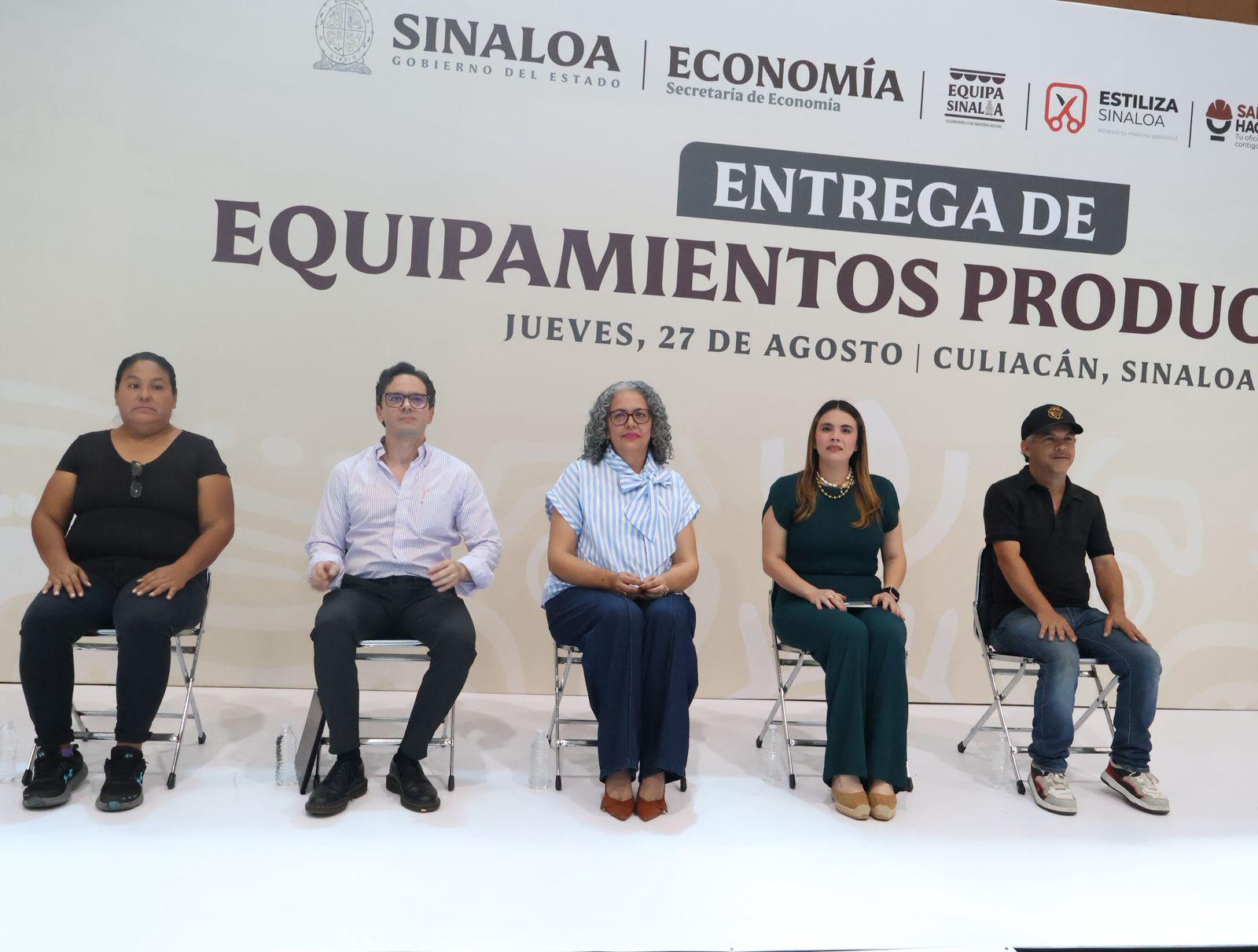 $!Reciben 220 emprendedores equipos para fortalecer economía familiar, en Culiacán