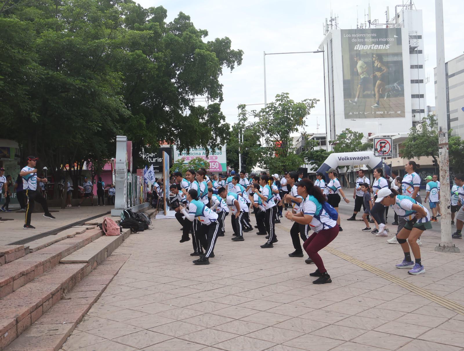 $!Recuerdan a ‘Maquío’ con tradicional caminata de 5 kilómetros en Culiacán