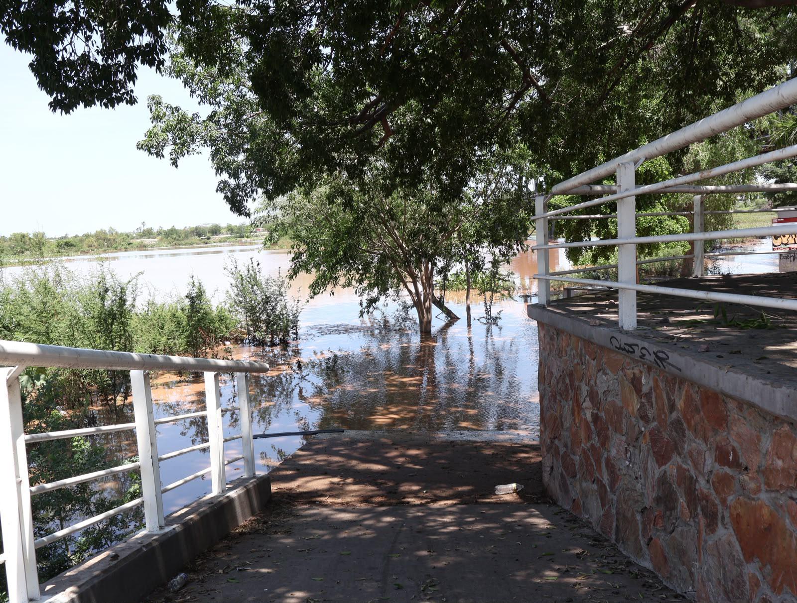 $!Cierran de forma preventiva Las Riberas y el Parque Acuático por aumento en el nivel del río