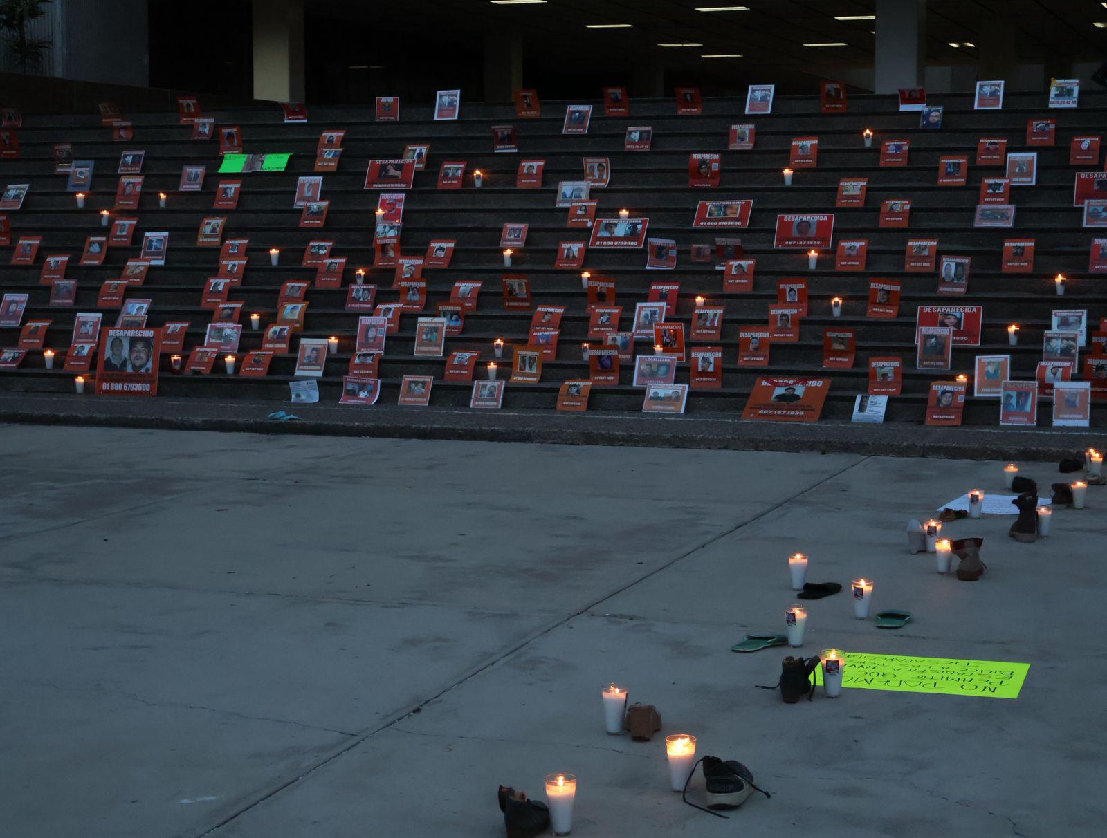$!Iluminan la espera por los desaparecidos en Sinaloa en Palacio de Gobierno