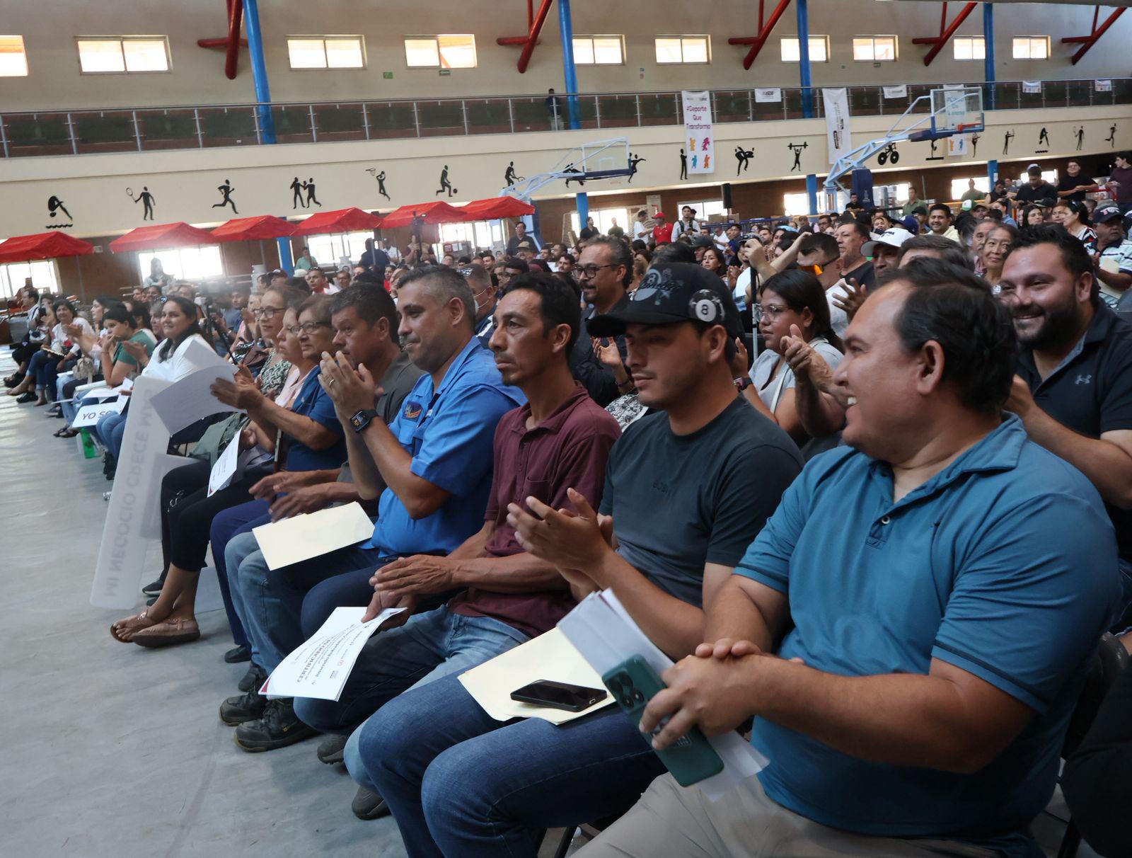 $!Reciben 220 emprendedores equipos para fortalecer economía familiar, en Culiacán