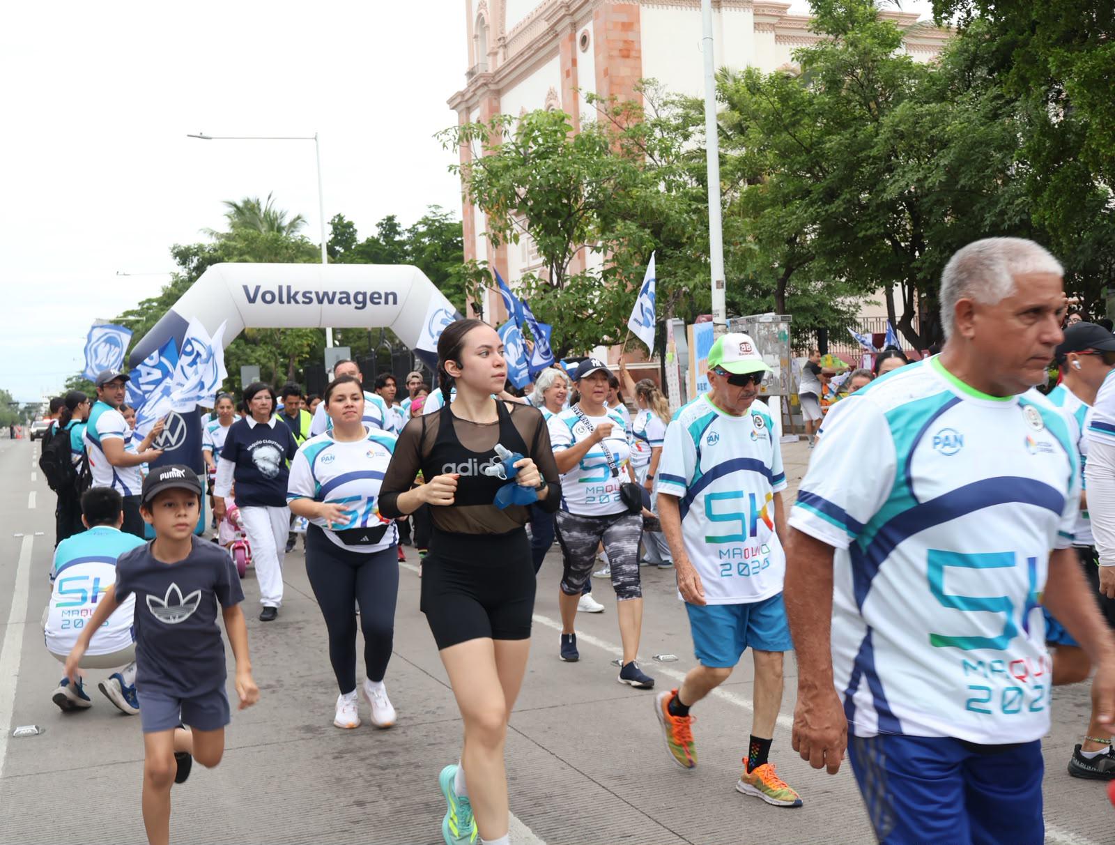 $!Recuerdan a ‘Maquío’ con tradicional caminata de 5 kilómetros en Culiacán