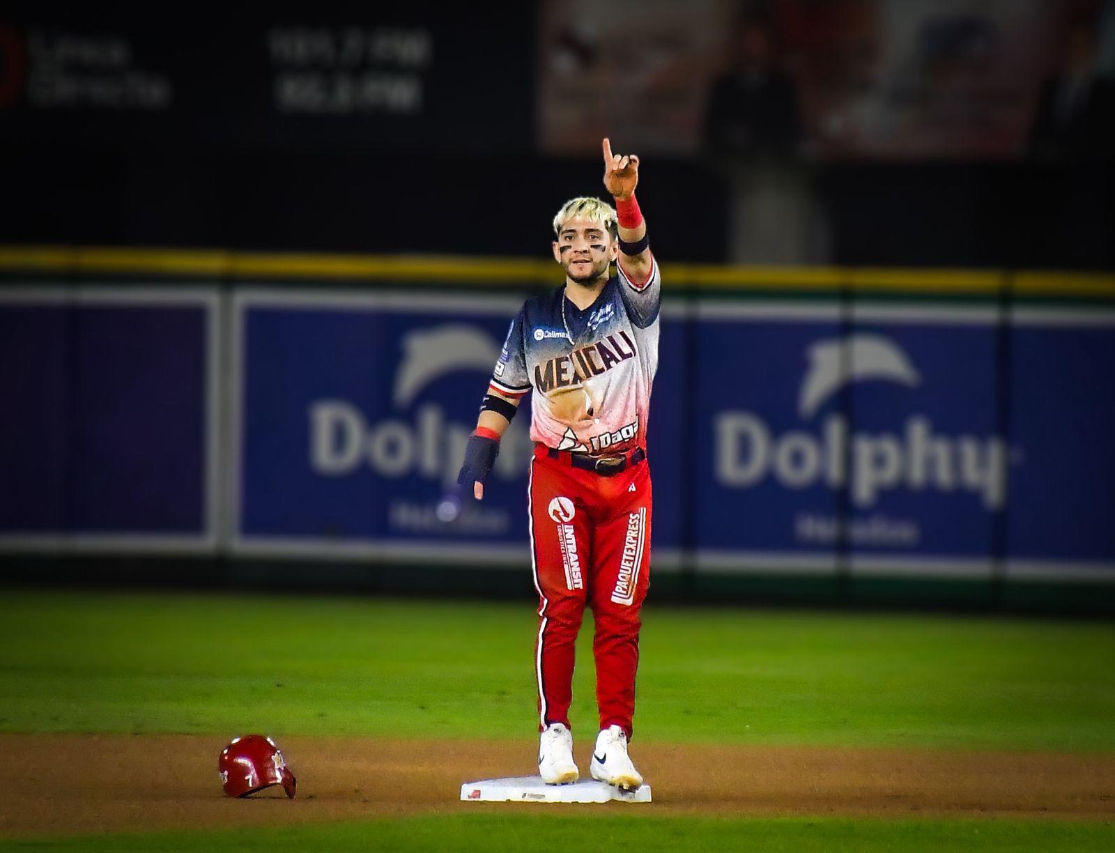 $!Tomateros empareja la Serie Navideña con poder guinda