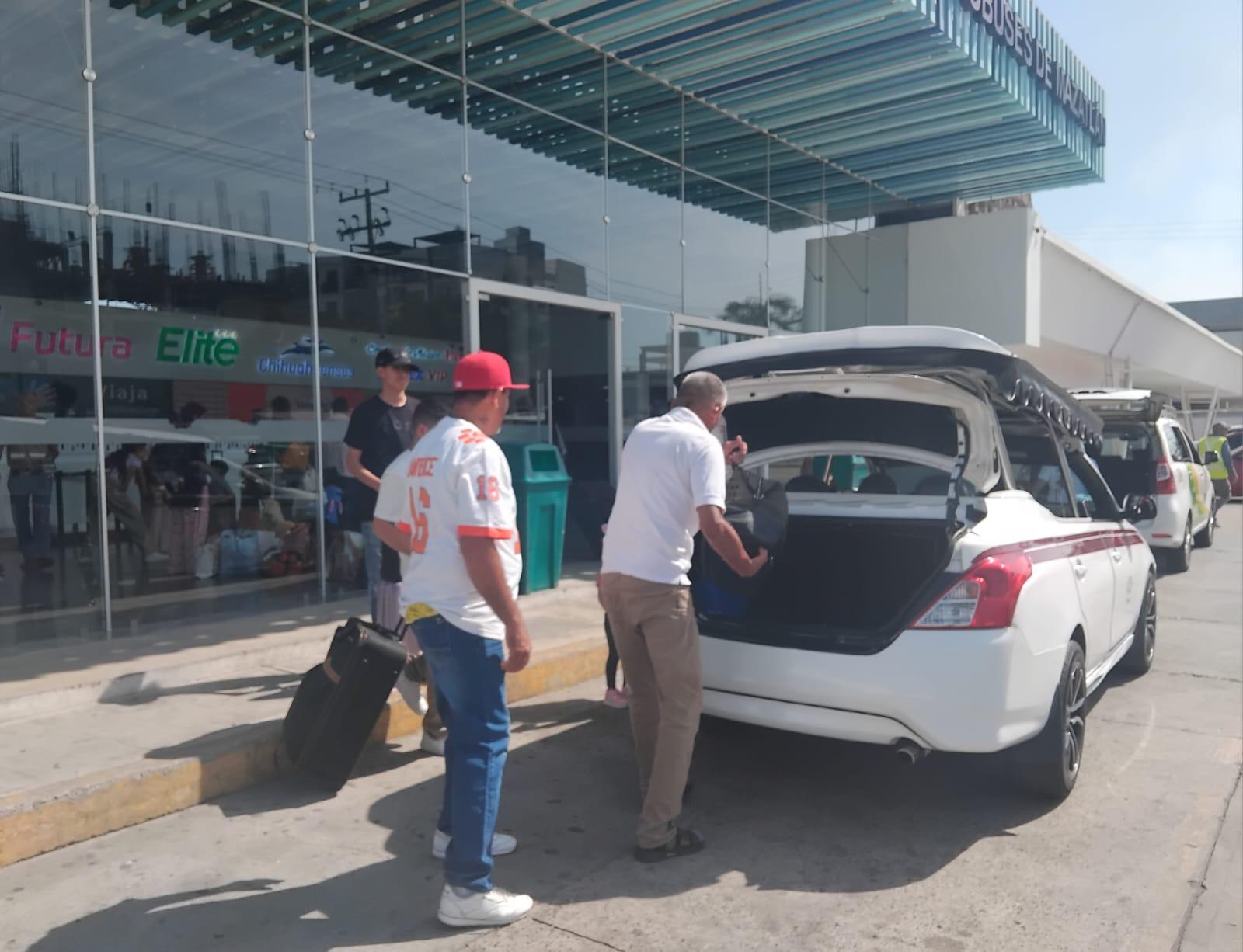 $!Repuntan visitantes por carretera en Mazatlán por puente del 1 de mayo