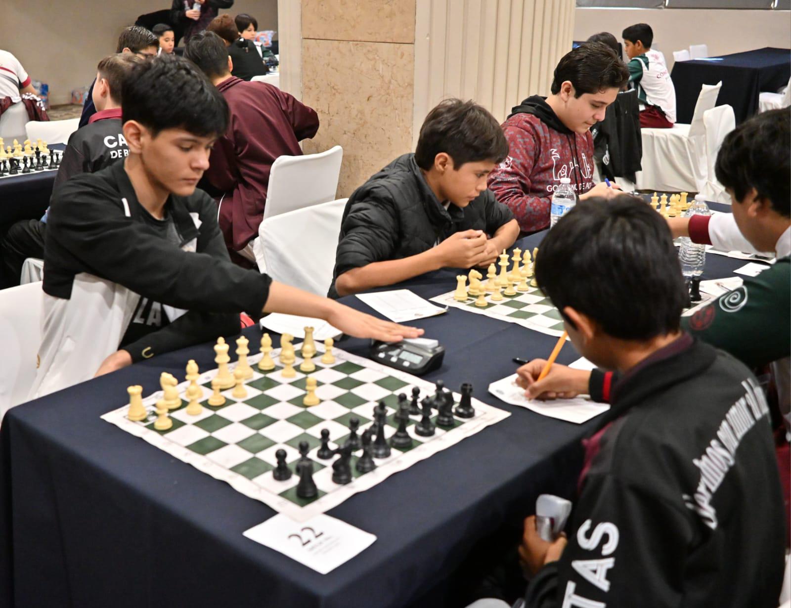 $!Ganan mazatlecos dos bronces en el ajedrez del estatal de los nacionales