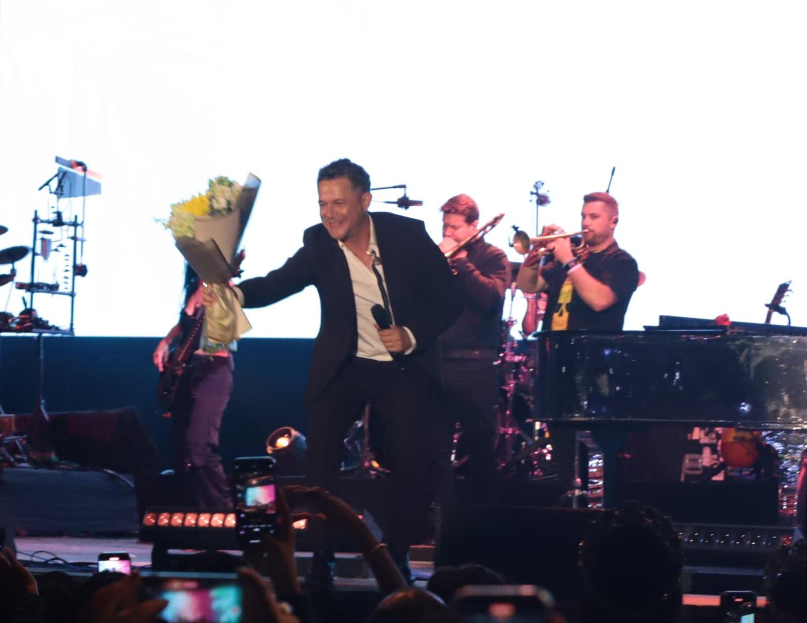 $!Conquista Alejandro Sanz a Mazatlán en la coronación de la Reina Infantil del Carnaval 2025