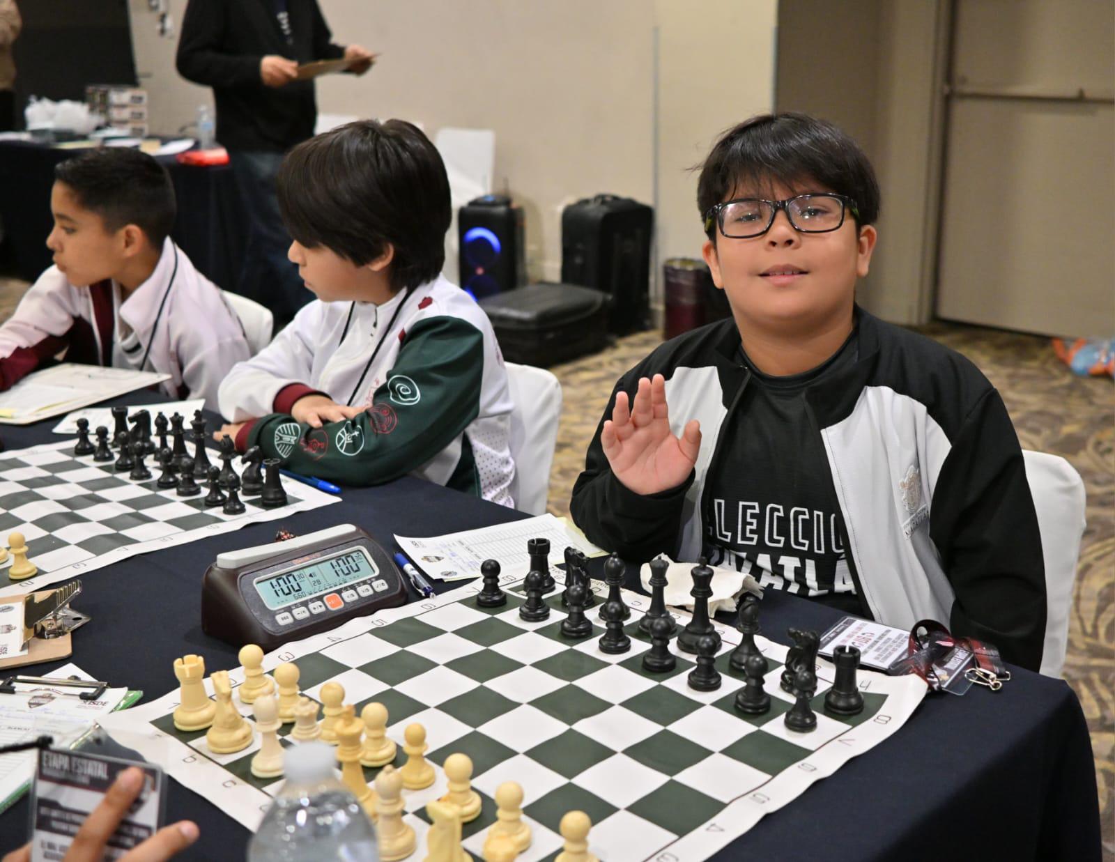 $!Ganan mazatlecos dos bronces en el ajedrez del estatal de los nacionales