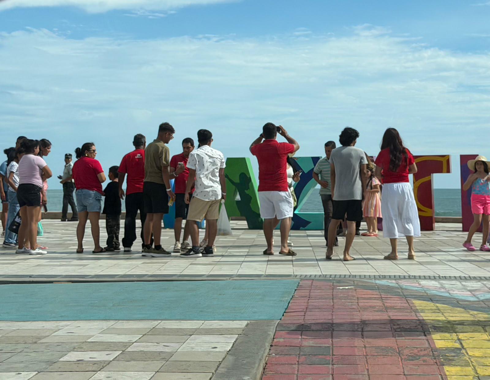 $!Sin festejos mundialistas; Las Letras de Mazatlán vuelven a ser escenario del turismo