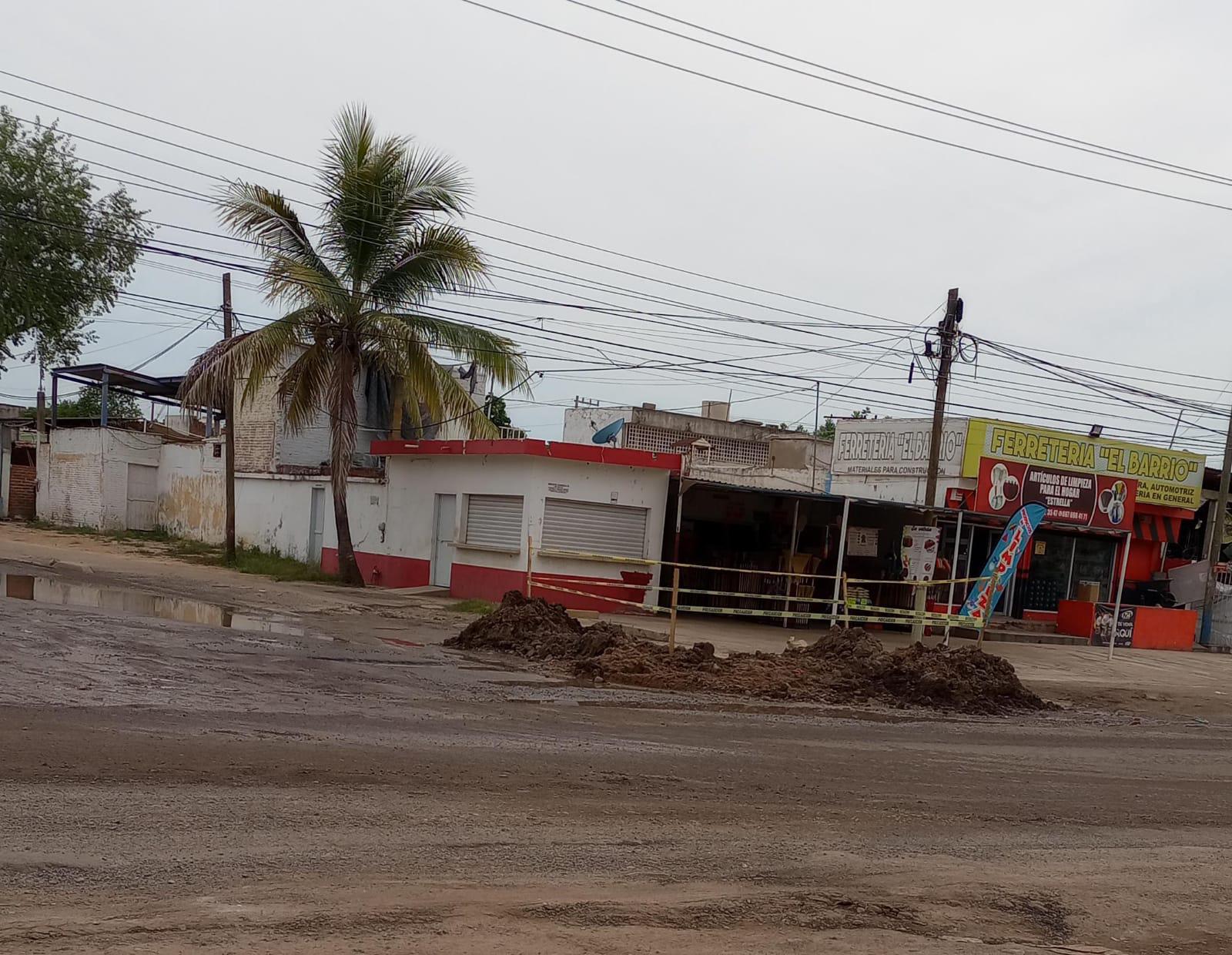 $!Vecinos denuncian socavón sin atender en El Barrio; temen accidente grave
