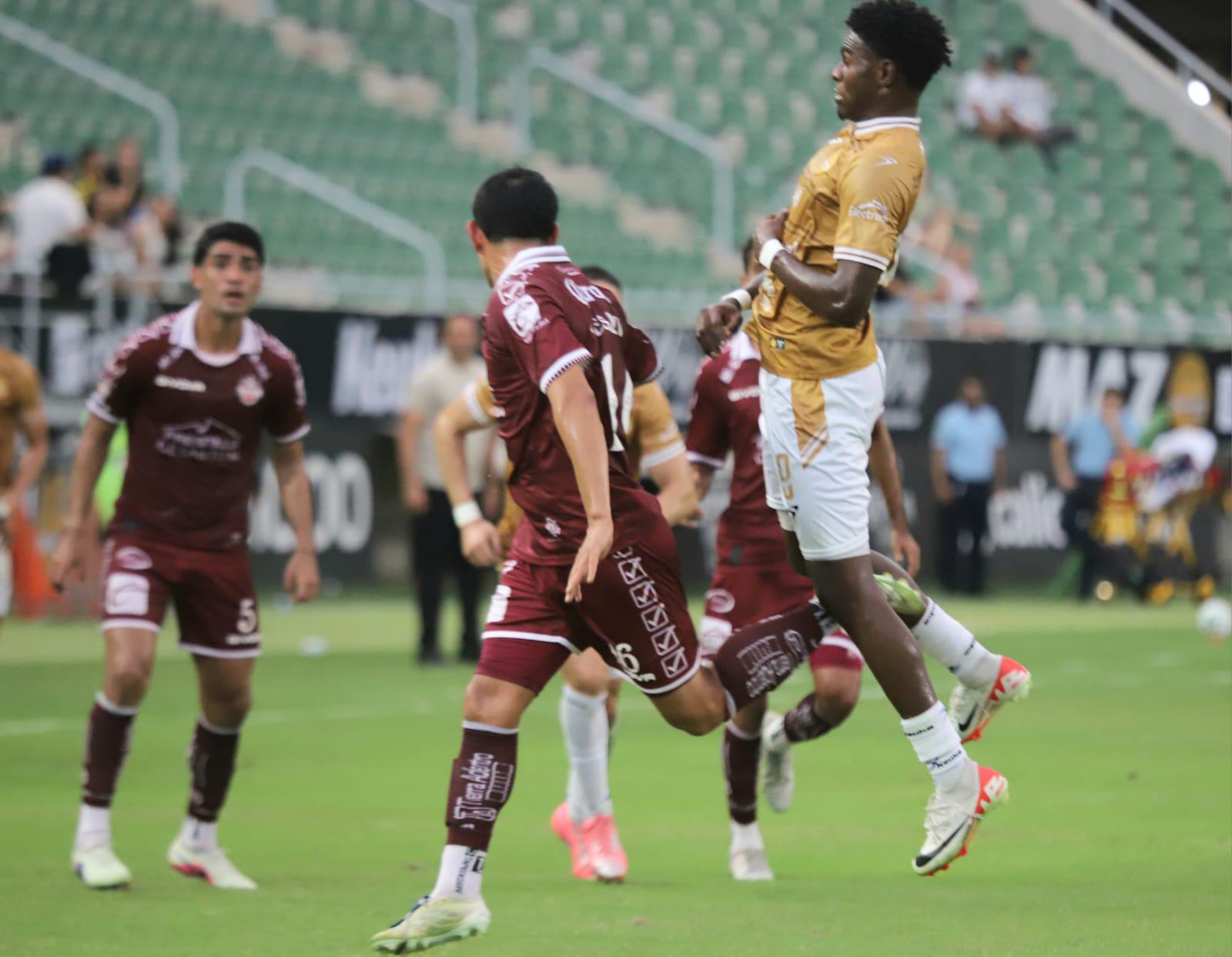 $!Dorados se saca la espina y rescata un agónico empate en su esperado regreso a Sinaloa