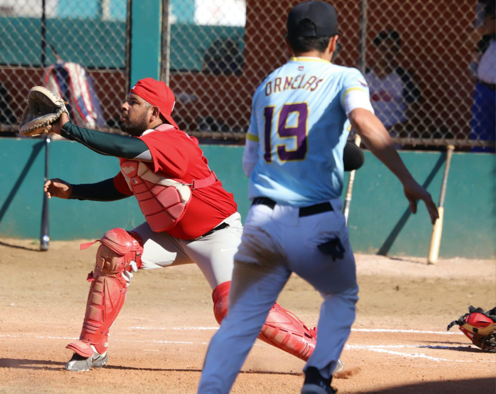 $!Familia Kelly pierde su calidad de invicto en Liga Meseros