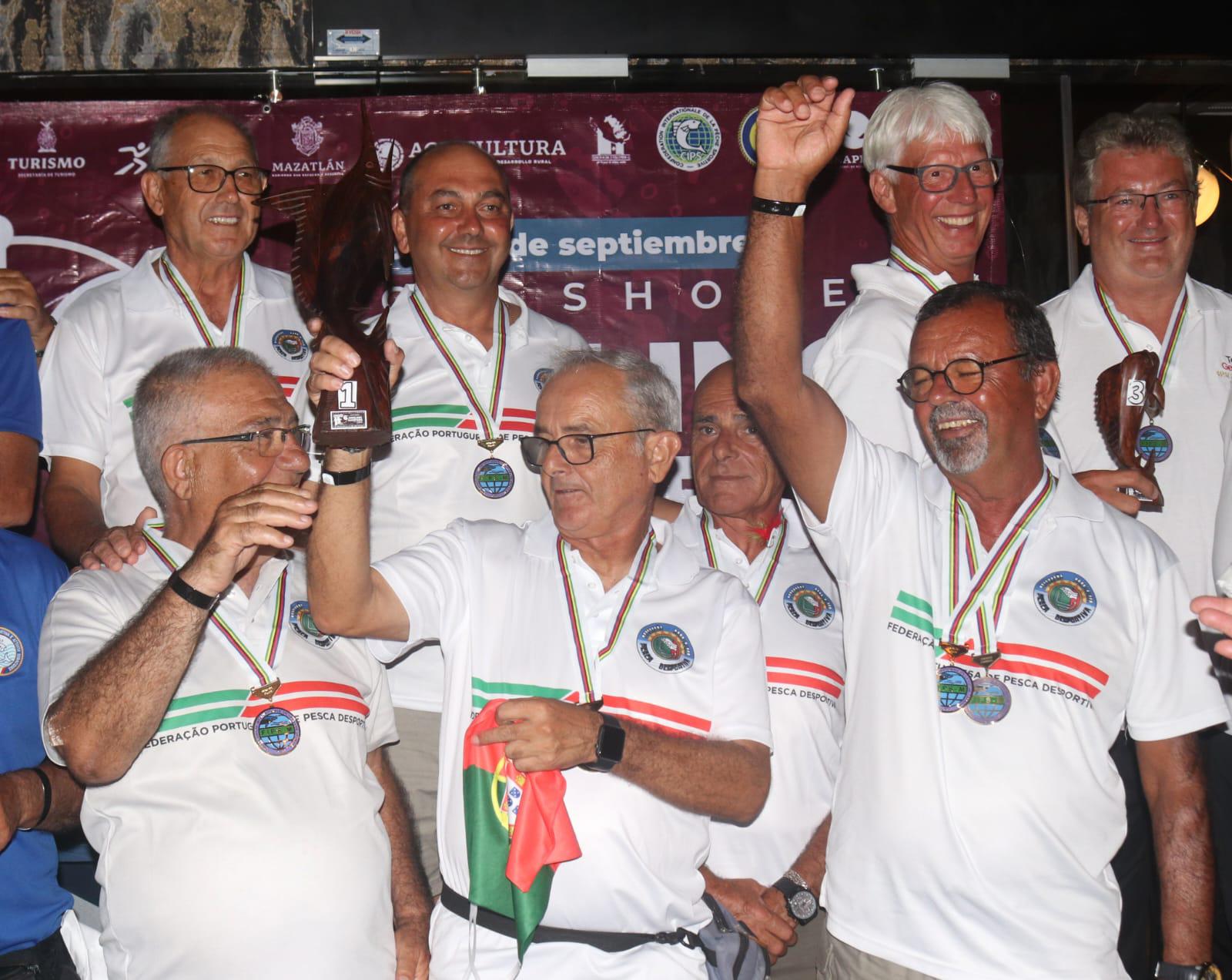 $!Premian a los campeones del Campeonato Mundial de Pesca de Playa organizado en Mazatlán