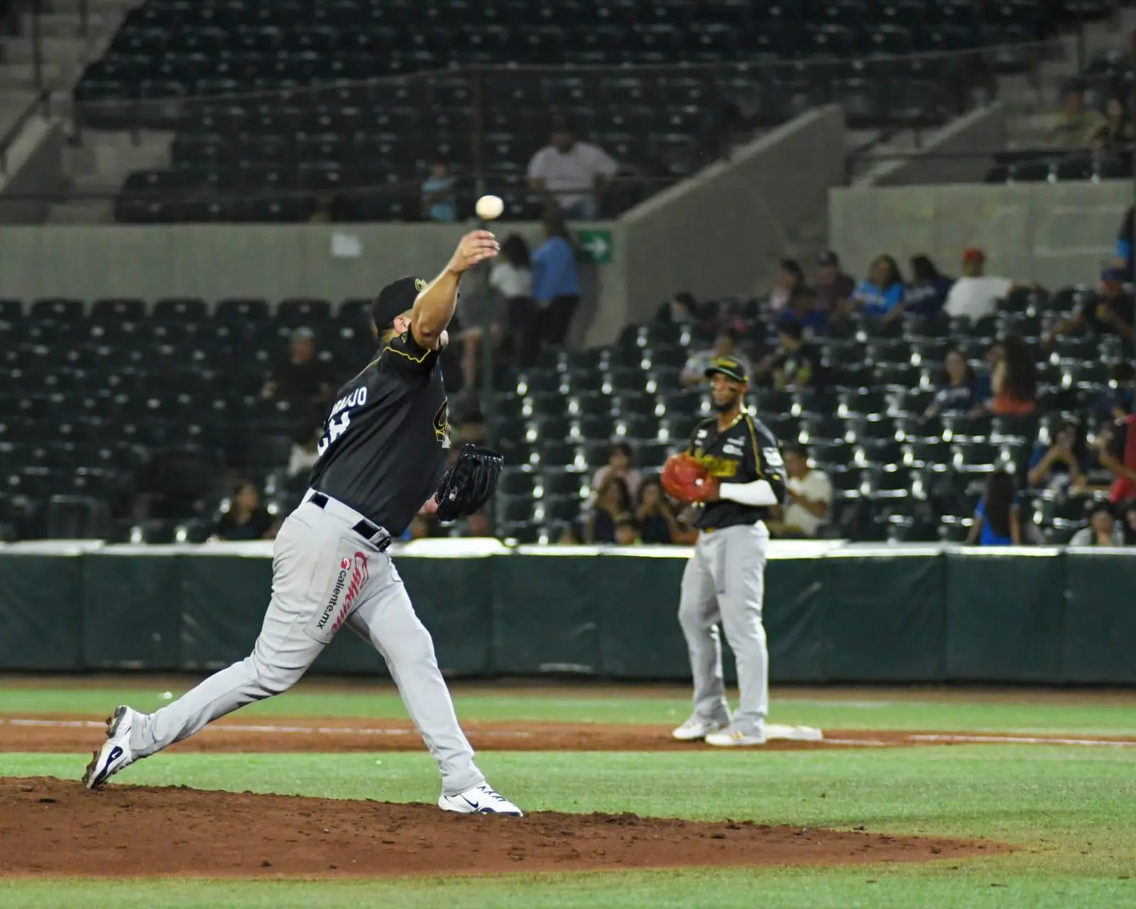 $!Cañeros de Los Mochis supera en 10 entradas a Yaquis de Obregón y se queda con la serie