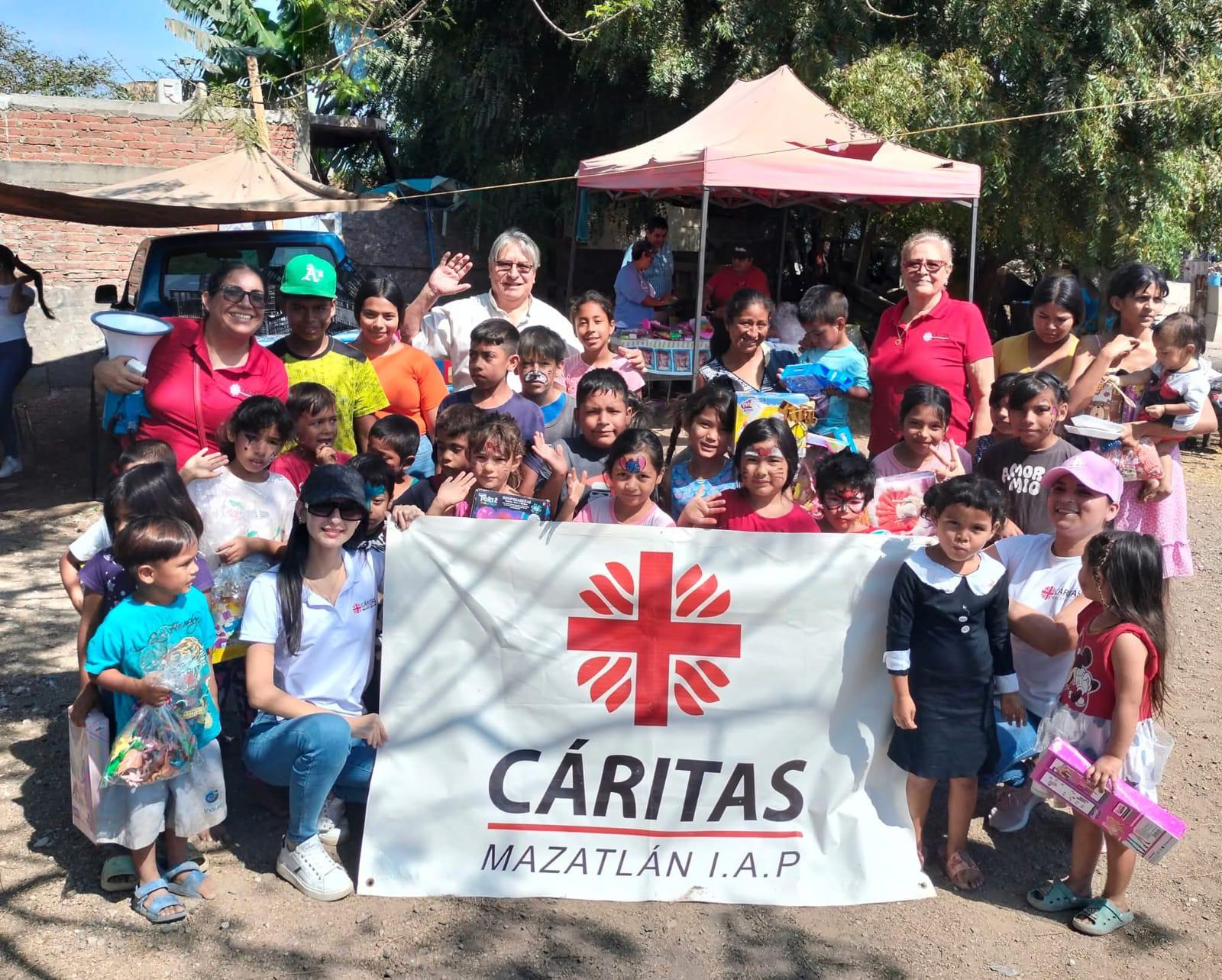 $!Llevará Cáritas Mazatlán apoyos a familias del Basurón en las fechas decembrinas