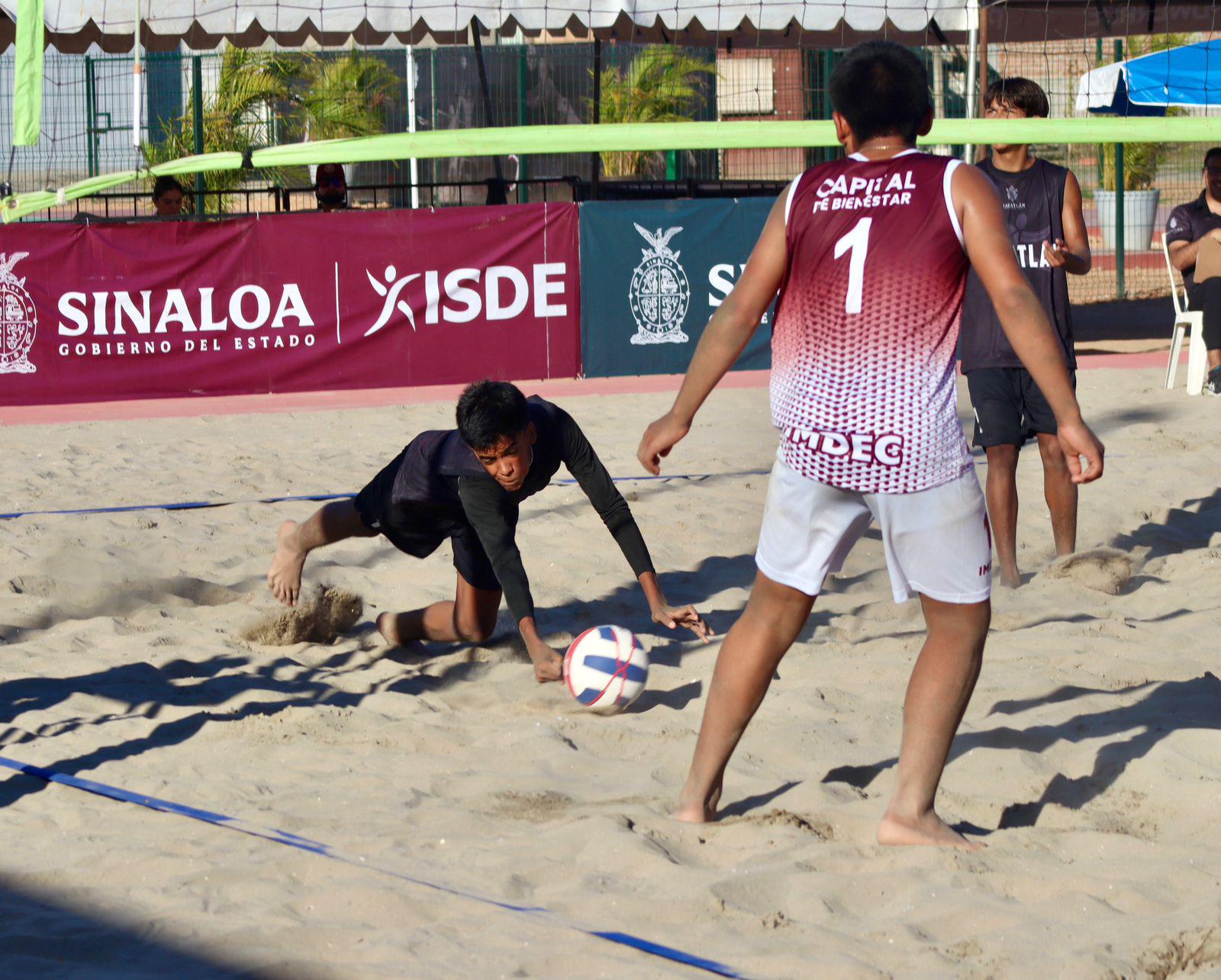 $!Inician Aby Rodríguez e Ivette Carrillo con el pie derecho el estatal de voleibol de playa
