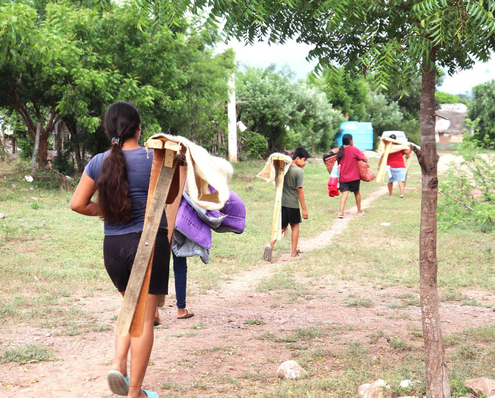 $!Reciben apoyos 100 familias de comunidades indígenas en Escuinapa