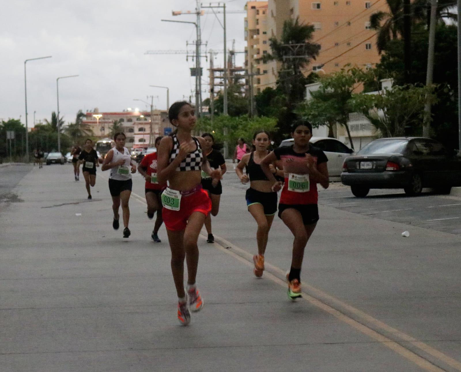 $!Interrumpe lluvia culminación de Carrera Día del Abogado