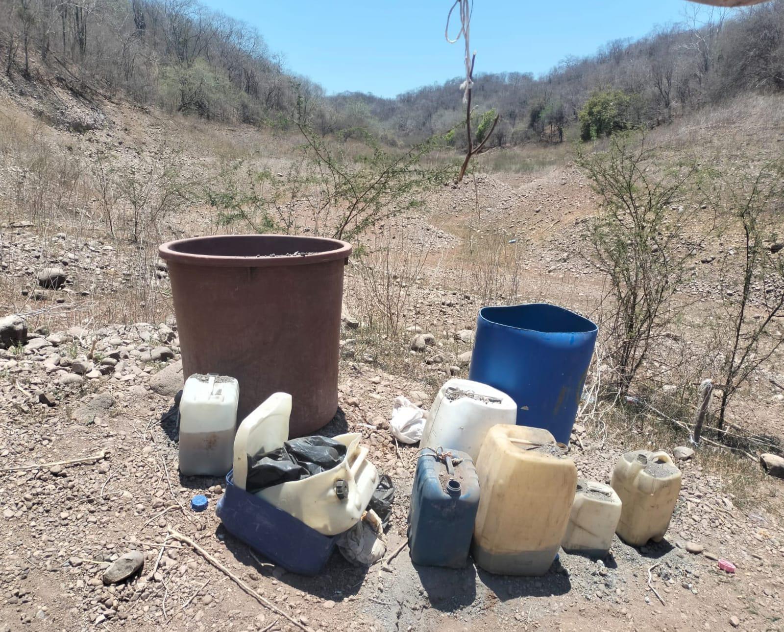 $!Incautan mil 715 litros de sustancias para elaboración de metanfetamina, en Culiacán