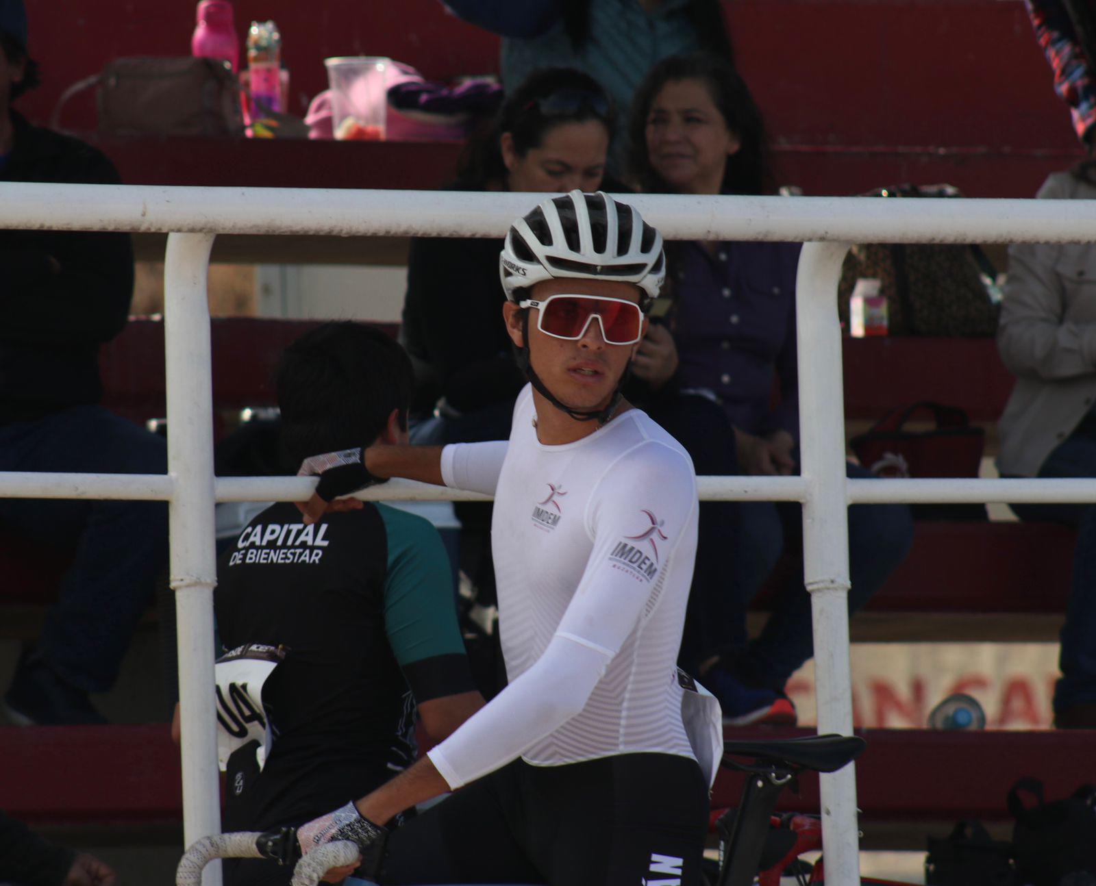$!Alejandro Velarde y Diana Álvarez obtienen preseas para Mazatlán en ciclismo