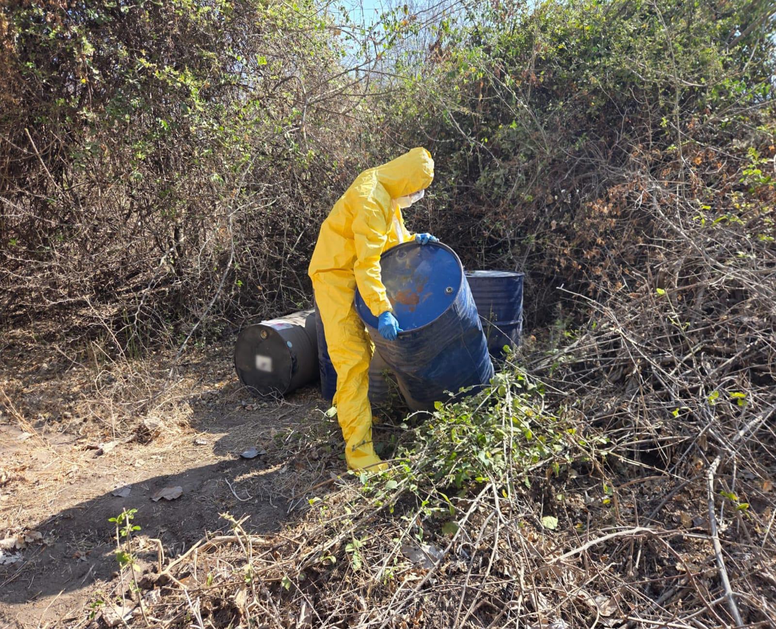$!Incautan mil 715 litros de sustancias para elaboración de metanfetamina, en Culiacán