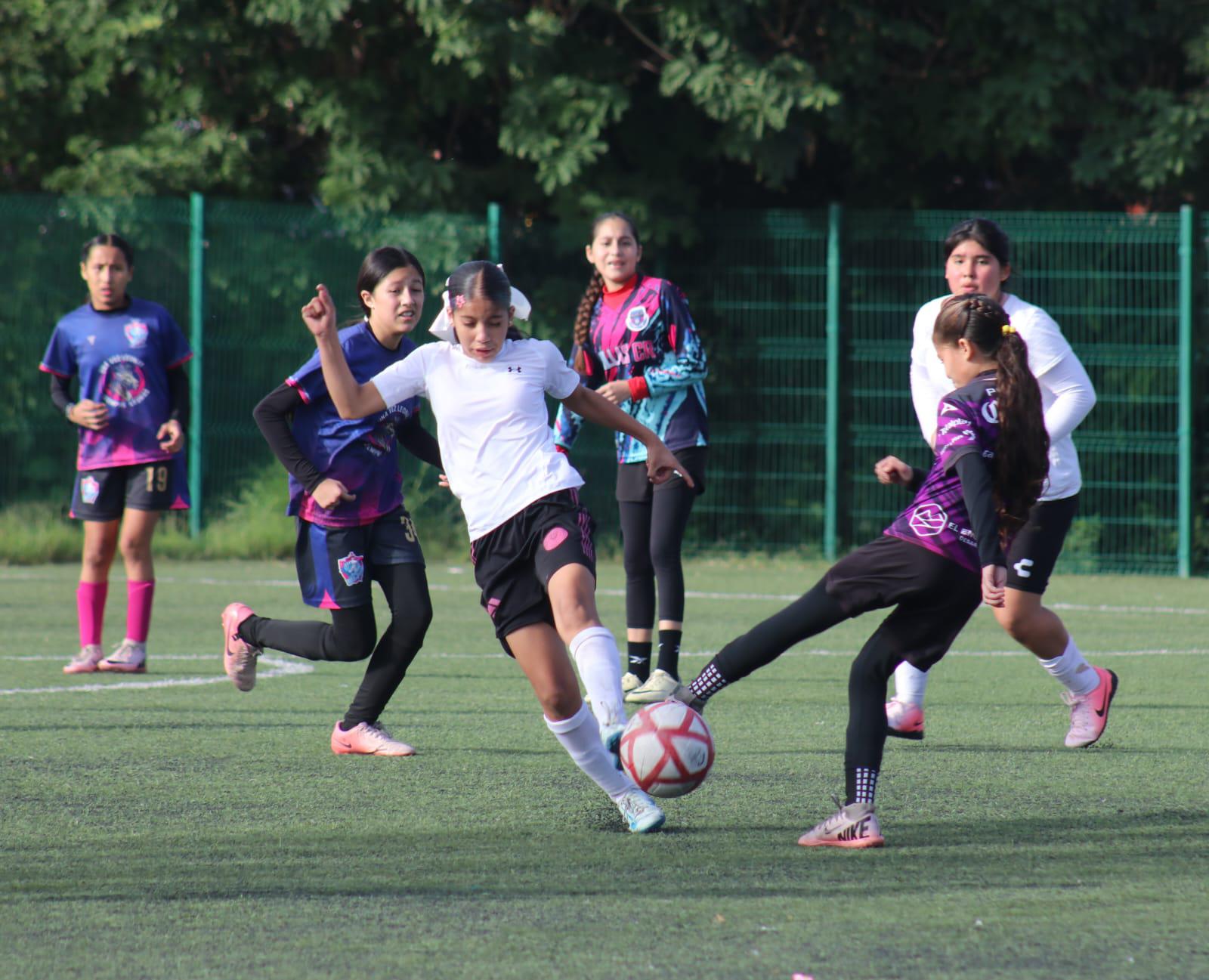 $!Unión vence a Leonas Piña, en selectivo municipal de futbol femenil