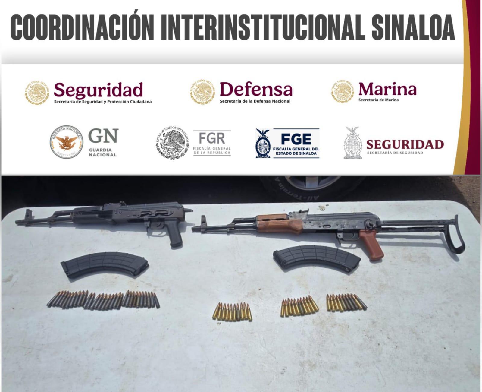 $!Recuperan camioneta robada con dos fusiles AK-47 en Villa Juárez, Navolato