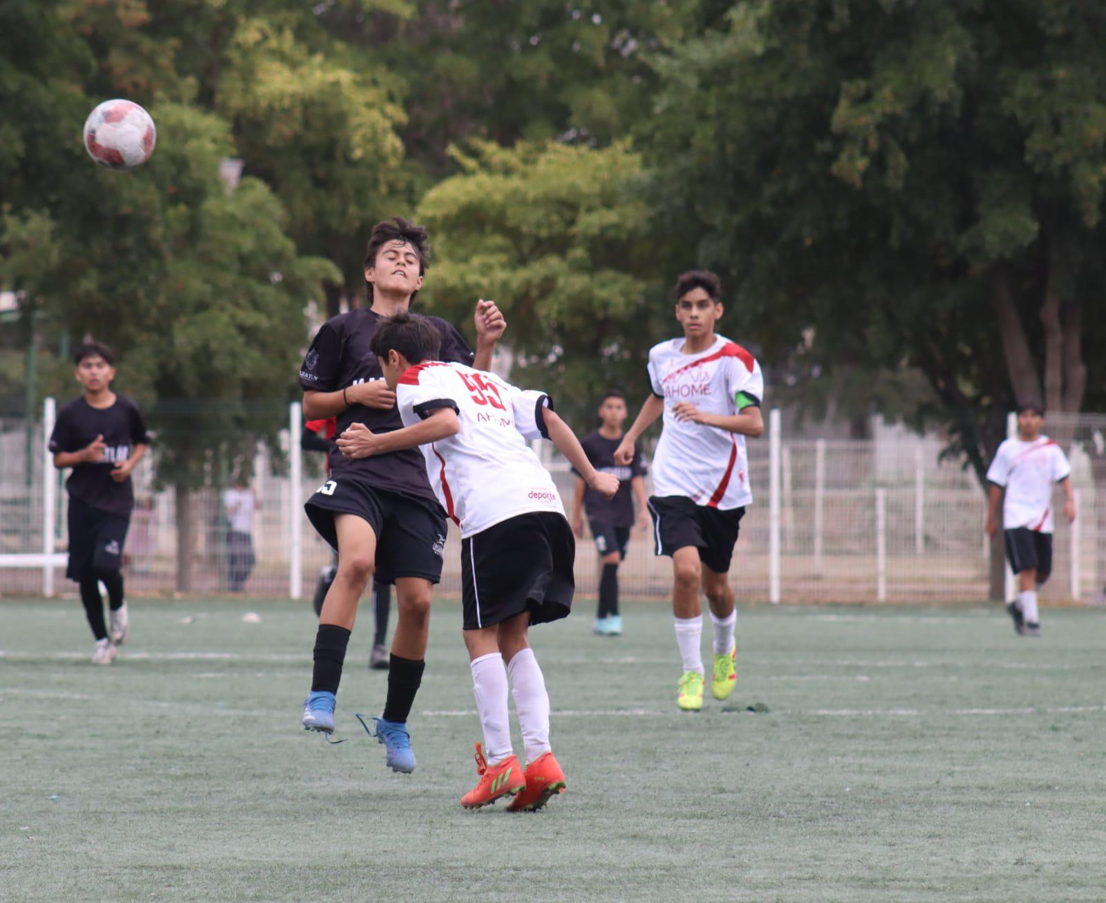 $!¡Históricos! Mazatlán se cuelga dos oros en estatal de futbol varonil