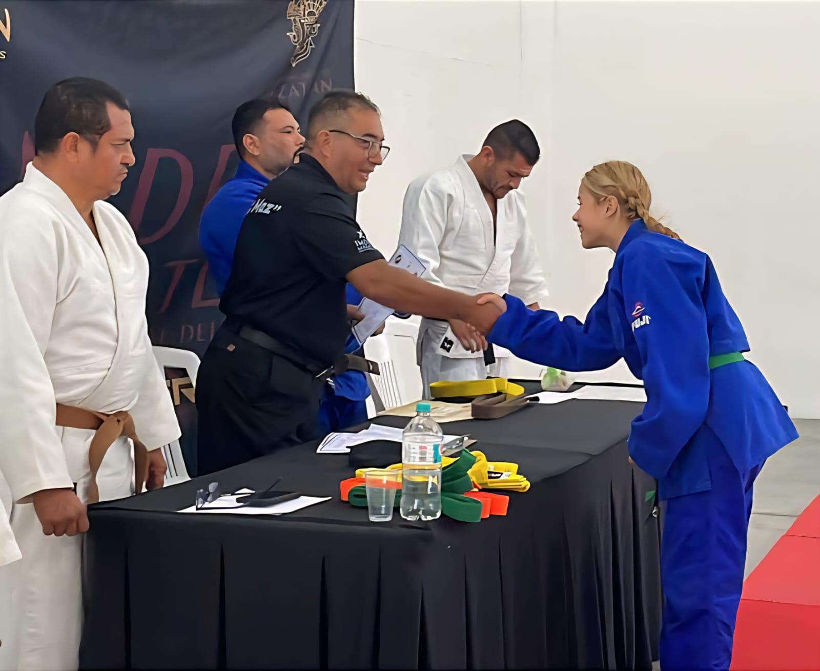 $!Judocas de Rosario y Mazatlán se gradúan en niveles de grados kyu