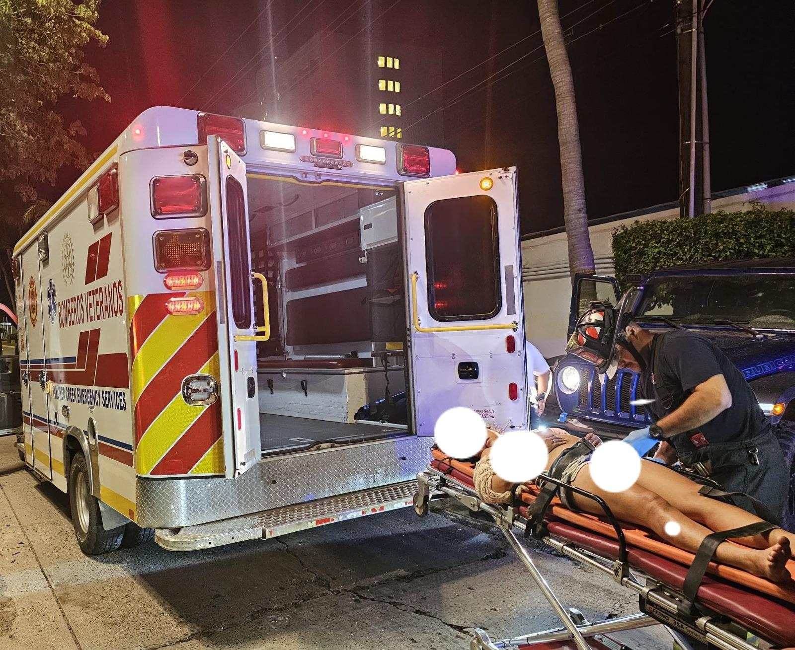 $!Chocan dos camionetas en la Sábalo-Cerritos; hay cinco lesionados, en Mazatlán