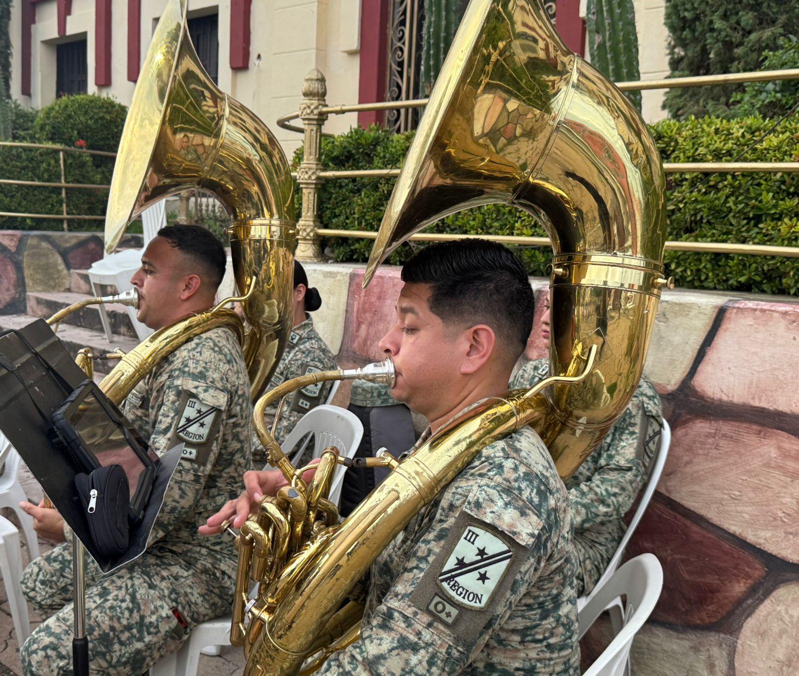 $!Banda de Música de la III Región Militar pone a cantar y bailar a los rosarenses