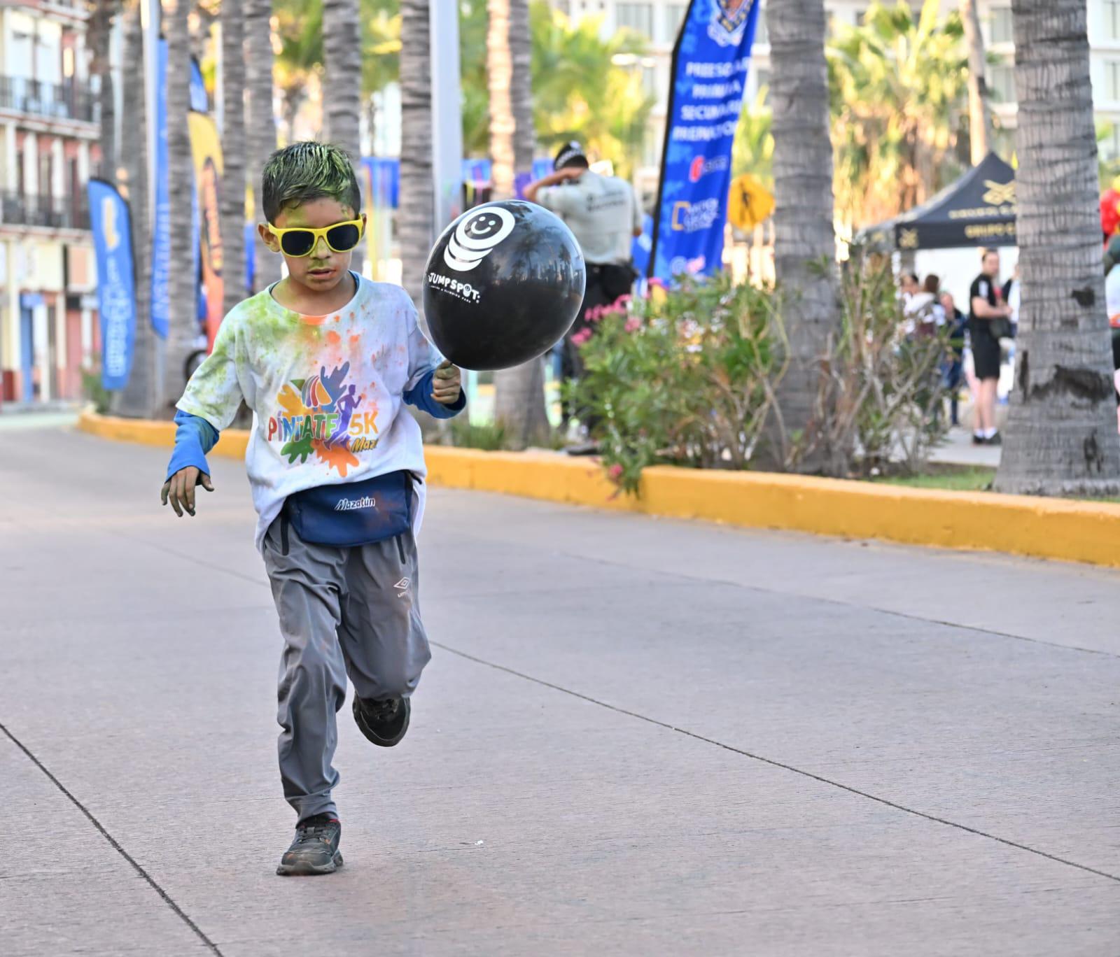$!Se vive fiesta deportiva y de colores en la Carrera Píntate 5K Mazatún
