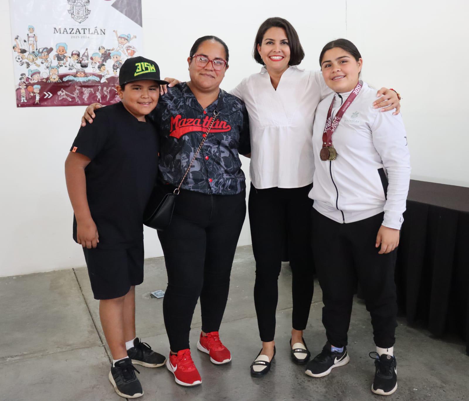 $!Premian a futbolistas mazatlecas de los Nacionales Conade 2024