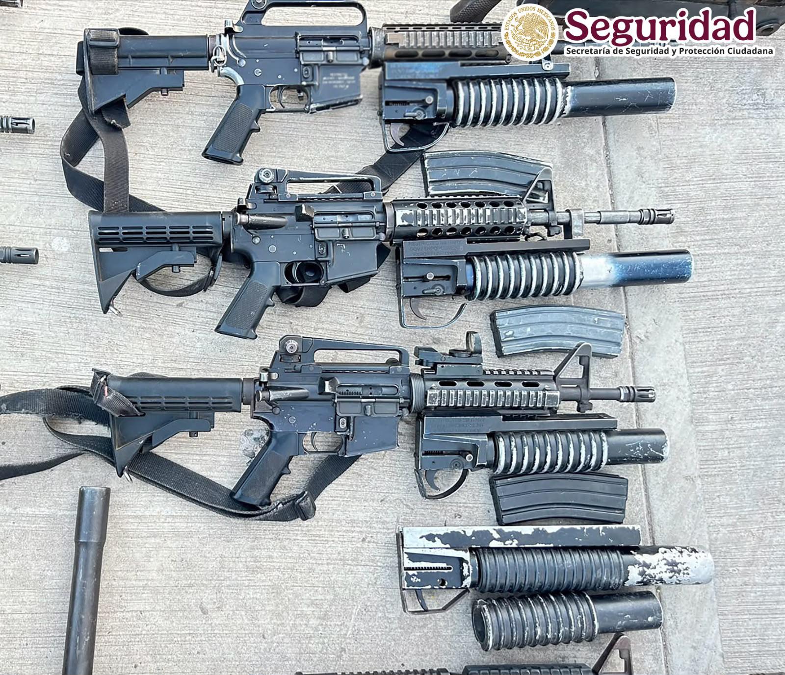 $!Fuerzas federales decomisan arsenal en camioneta cerca de presa El Varejonal, Badiraguato