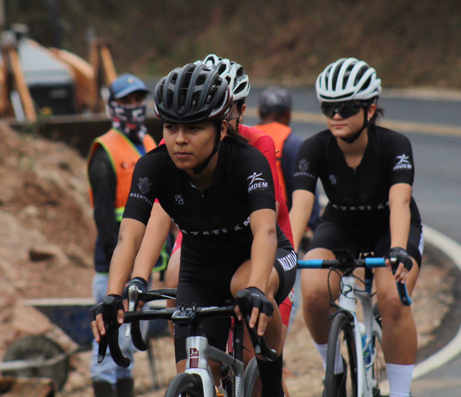 $!Brillan ciclistas mazatlecos en la ruta de la etapa estatal de los Juegos Conade