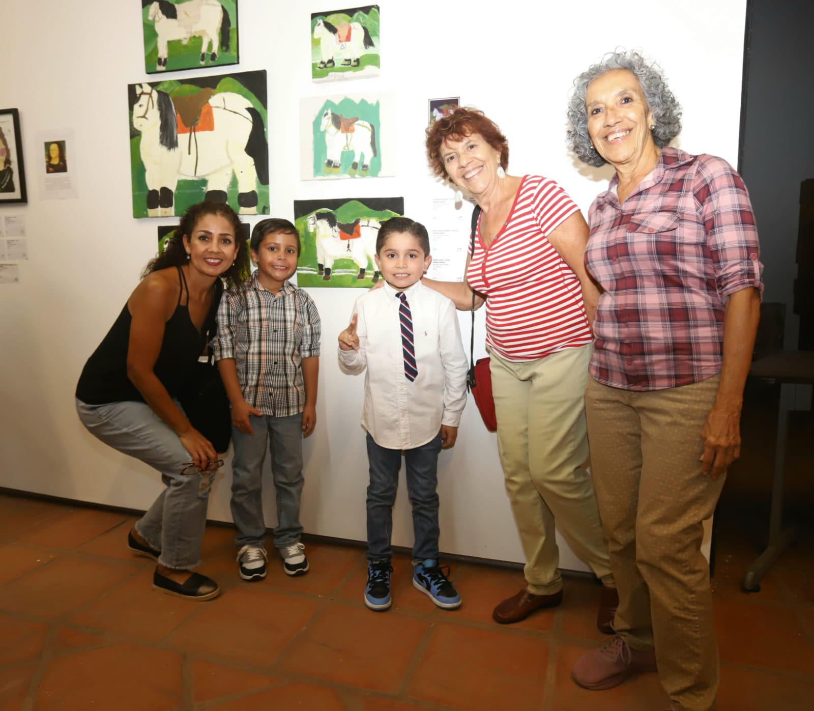 $!Patricia Crespo, Santiago Tirado, Rigel Barcelta, Irma Corrales y Elsa Corrales.