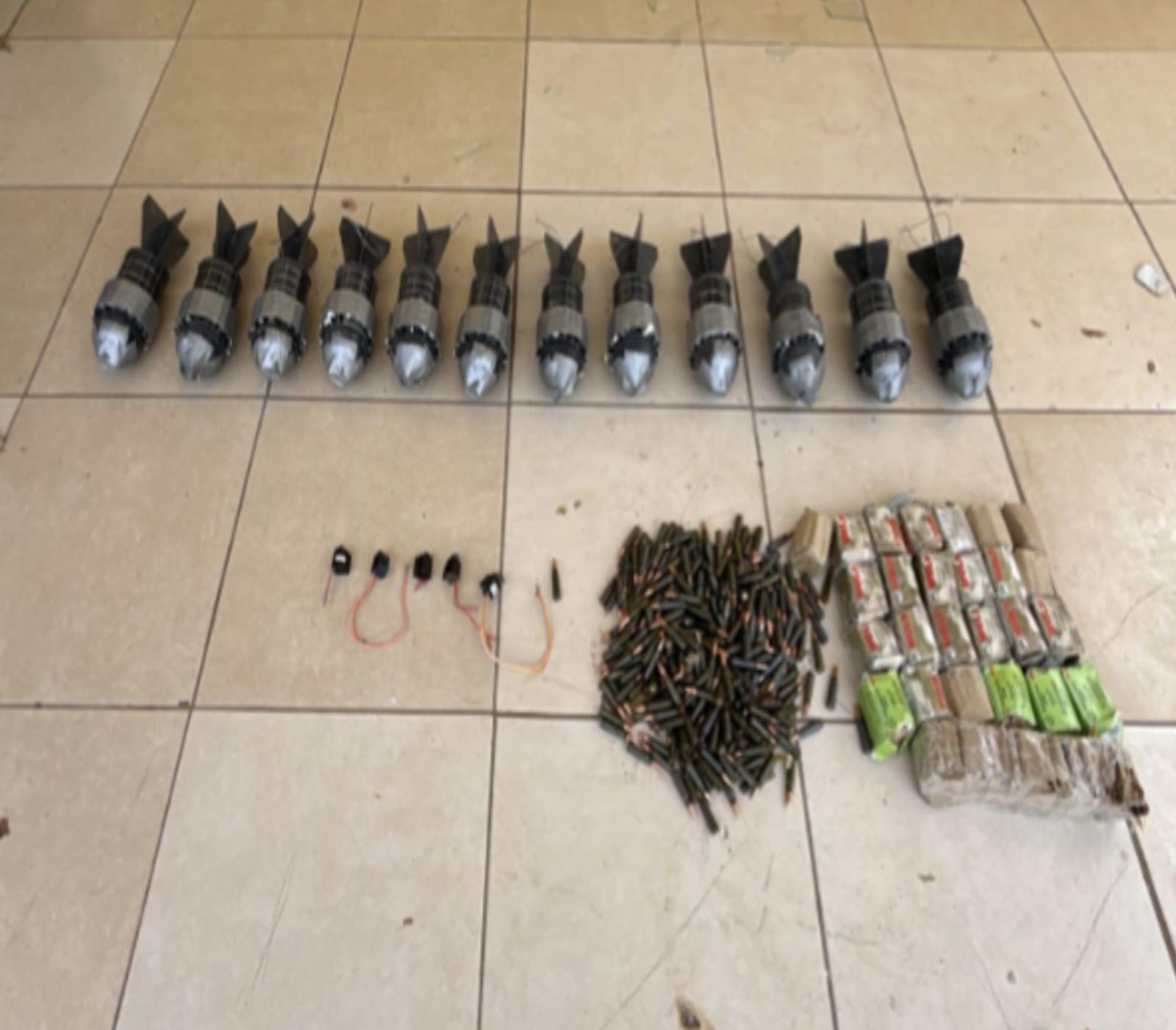 $!Aseguran en Sinaloa 450 explosivos, 350 decomisados en El Zapote, Mazatlán