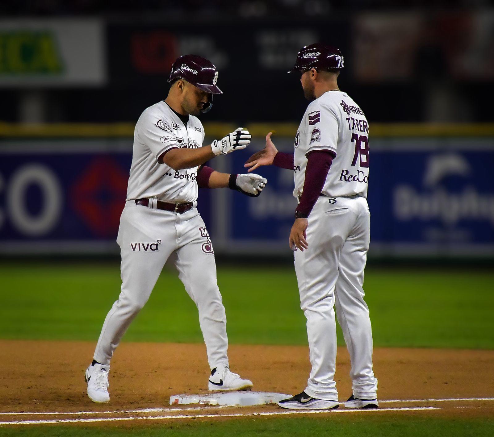 $!Tomateros de Culiacán pega de nuevo y queda a dos triunfos de la final de la LMP