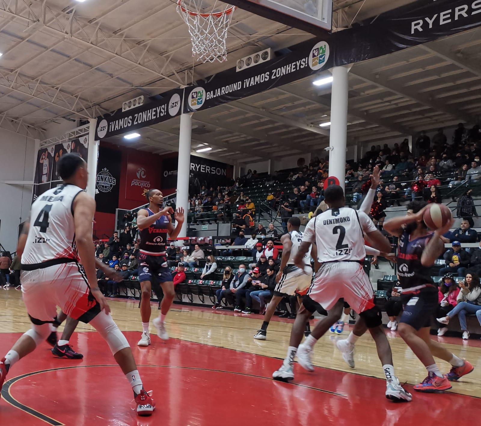 $!Venados Basketball sale del bache y vence a Zonkeys