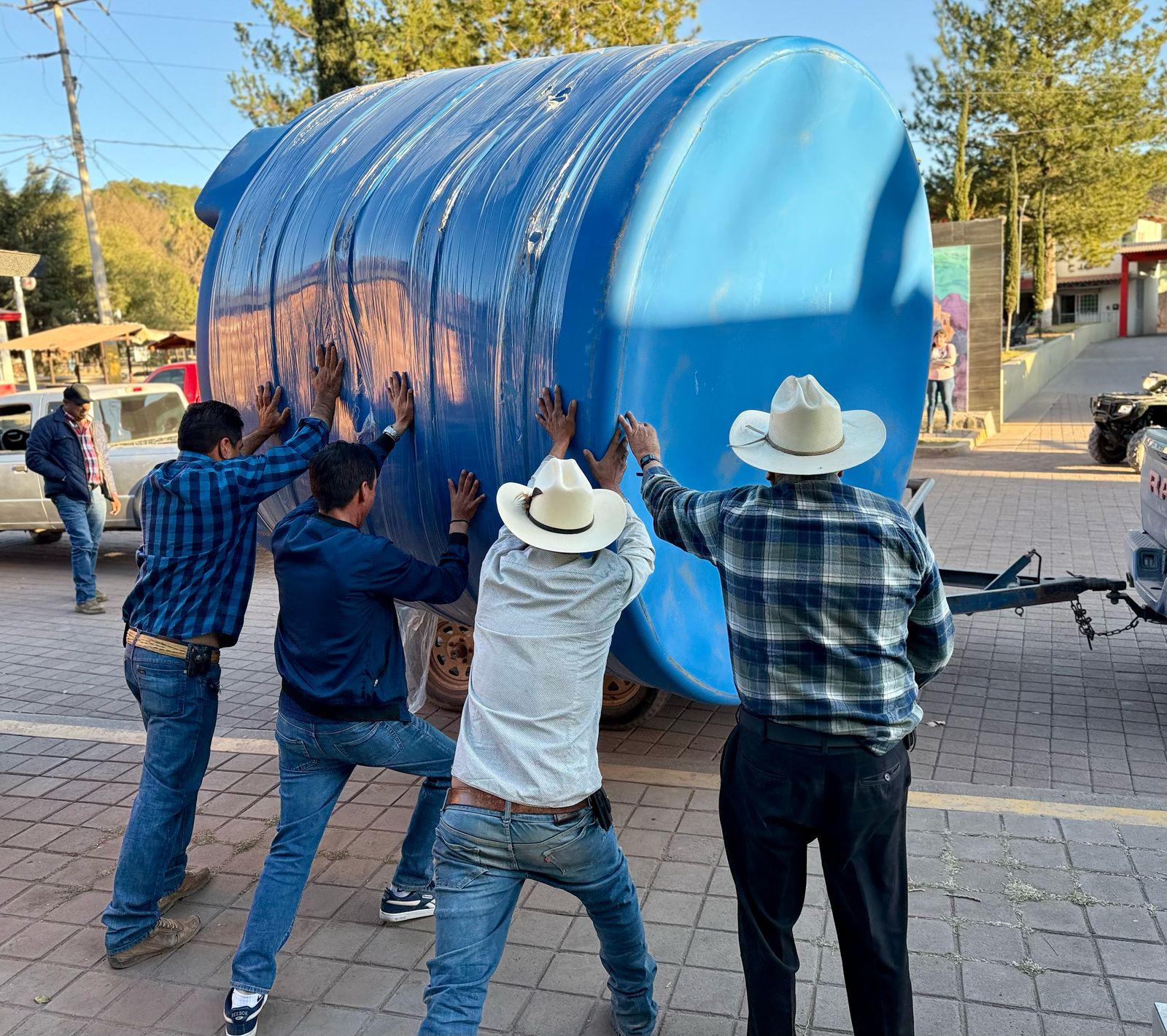 $!Consiguen apoyos para más de 50 familias de la zona serrana de Badiraguato en convenio con Congregación