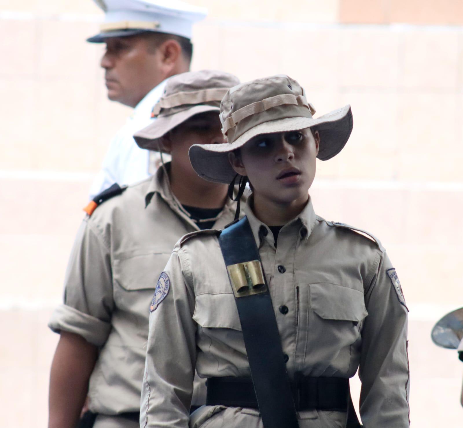 $!¡Honor a los campeones! Entregan material deportivo al Colegio Militarizado