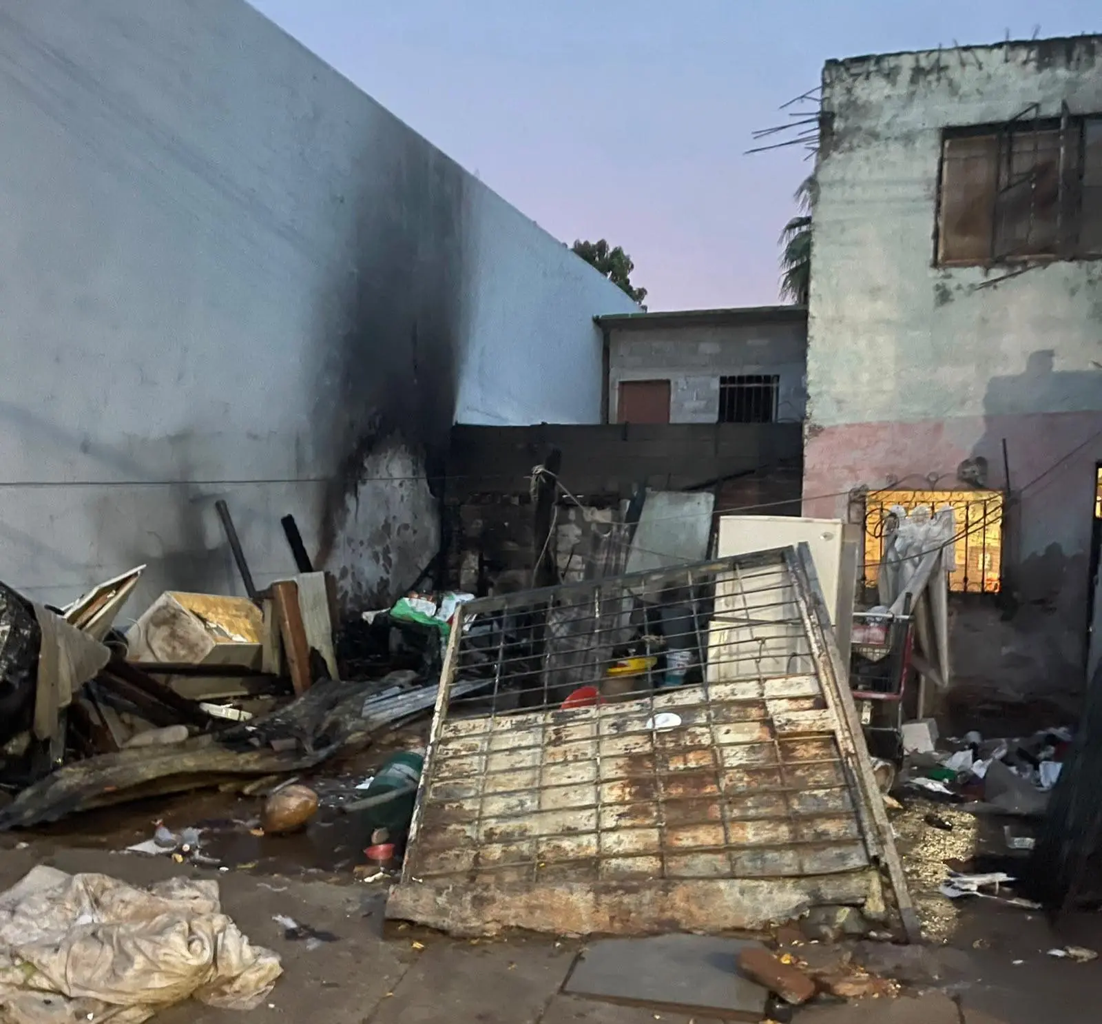 $!Atiende DIF Culiacán a don José Alfonso, damnificado tras incendio de su casa en Tierra Blanca