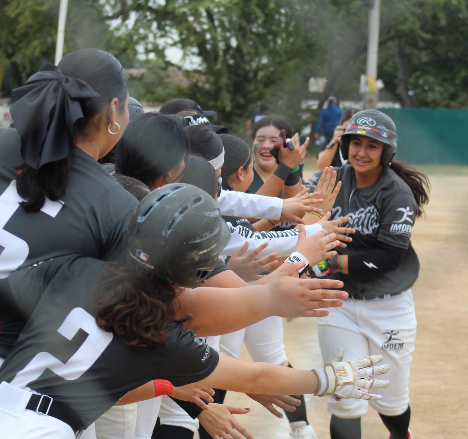 $!Softbolistas de Mazatlán se cuelgan el oro en la Juvenil Menor Femenil