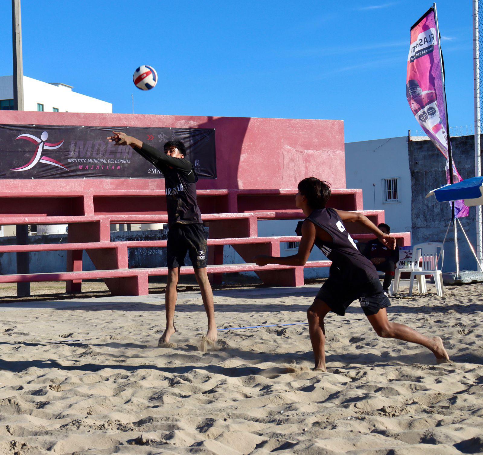 $!Inician Aby Rodríguez e Ivette Carrillo con el pie derecho el estatal de voleibol de playa