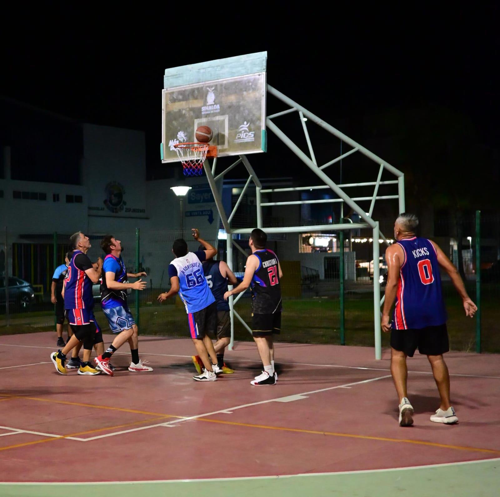 $!Premian a los mejores de la Liga de Baloncesto del Parque Lineal e inauguran una nueva edición