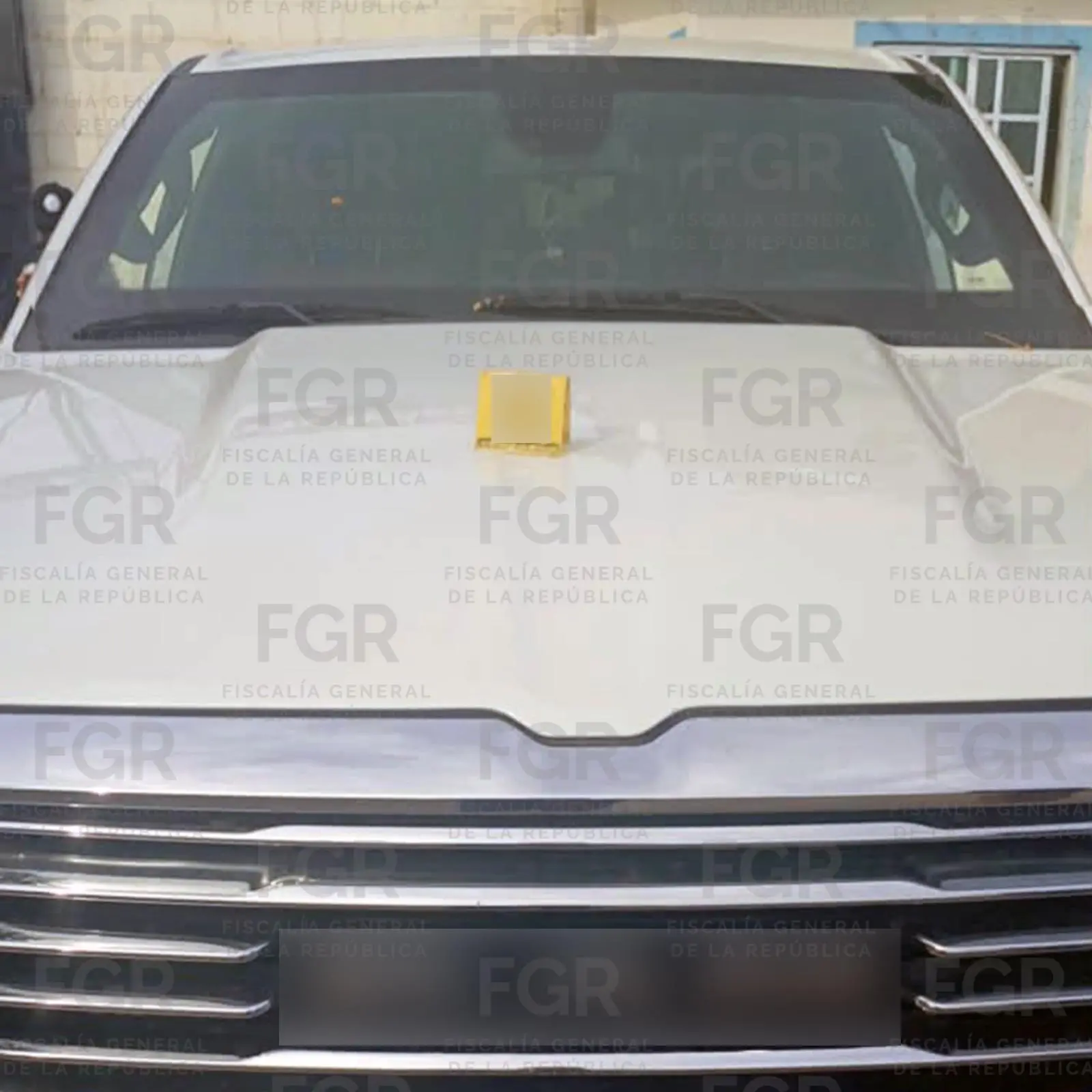 $!Catean pensión vehicular en Mazatlán y hallan armas, 539 cartuchos y un vehículo blindado